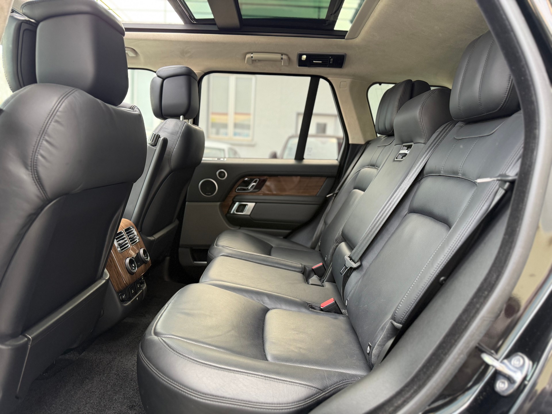 LAND ROVER Range Rover 4.4 SDV8 Autobiography Automatic-image-9