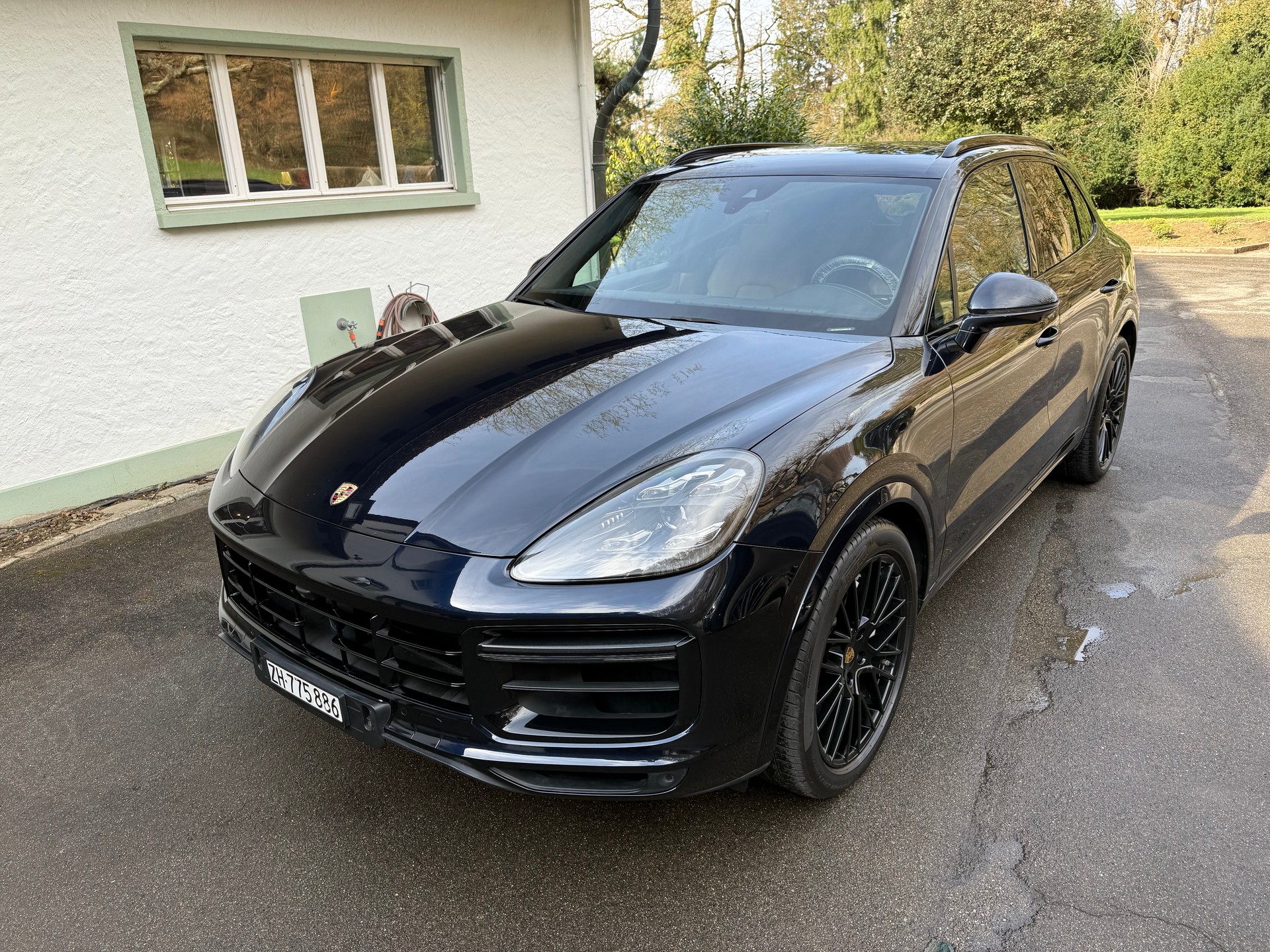 PORSCHE Cayenne Turbo S-image-0