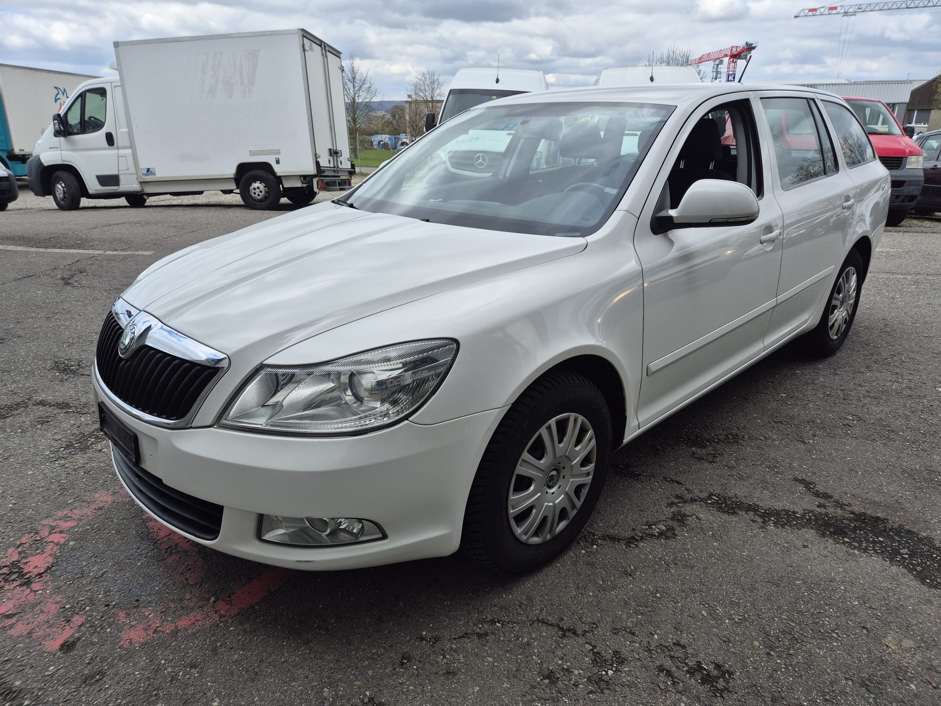 SKODA Octavia Combi 2.0 TDI Elegance-image-0