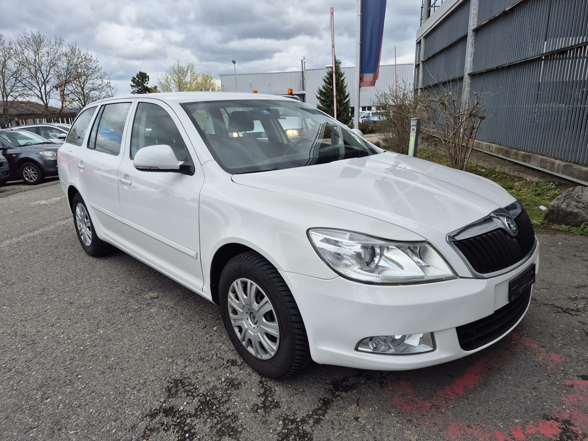 SKODA Octavia Combi 2.0 TDI Elegance-image-2