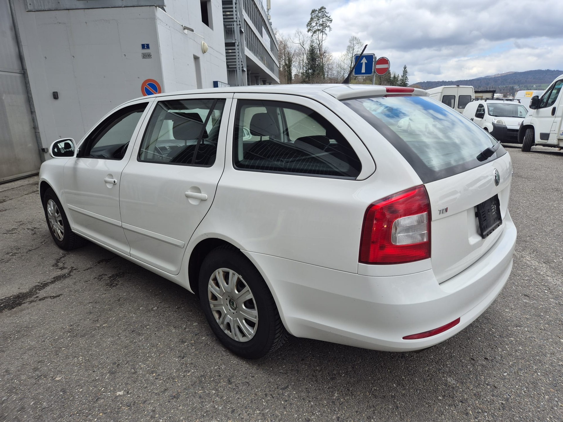 SKODA Octavia Combi 2.0 TDI Elegance-image-7