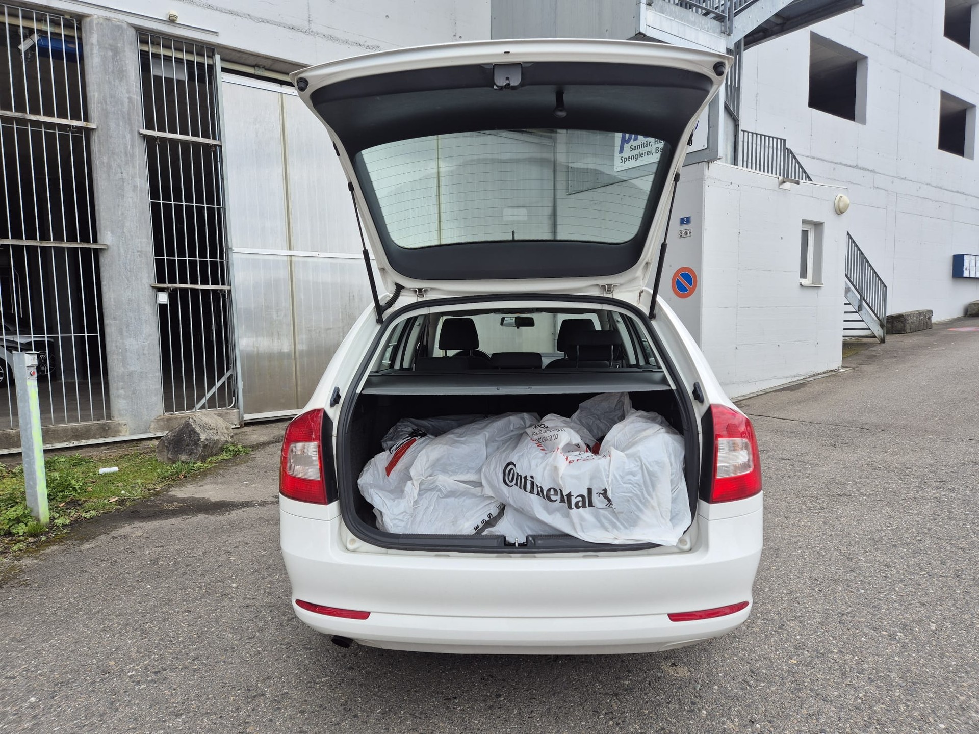 SKODA Octavia Combi 2.0 TDI Elegance-image-5