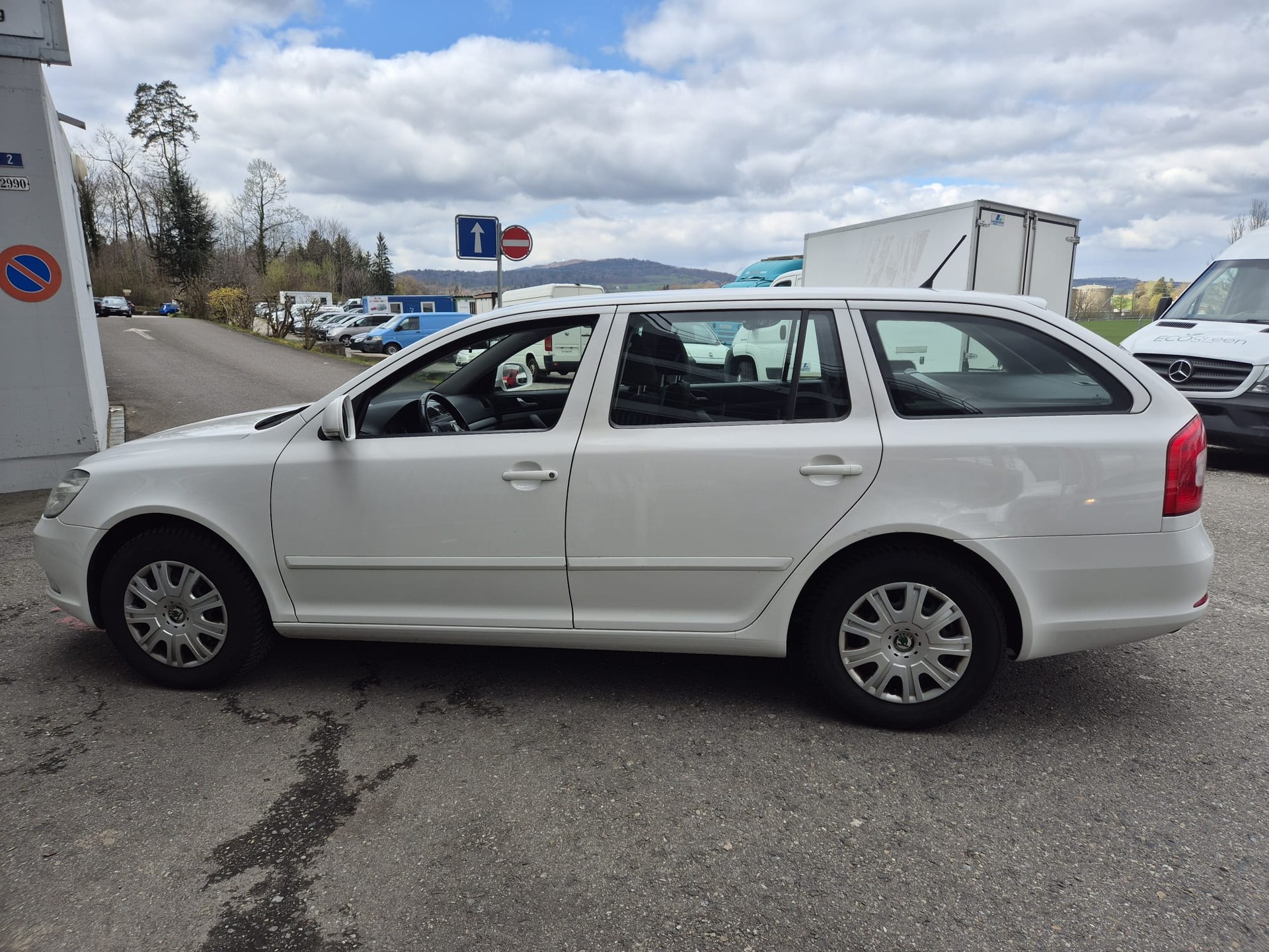 SKODA Octavia Combi 2.0 TDI Elegance-image-8