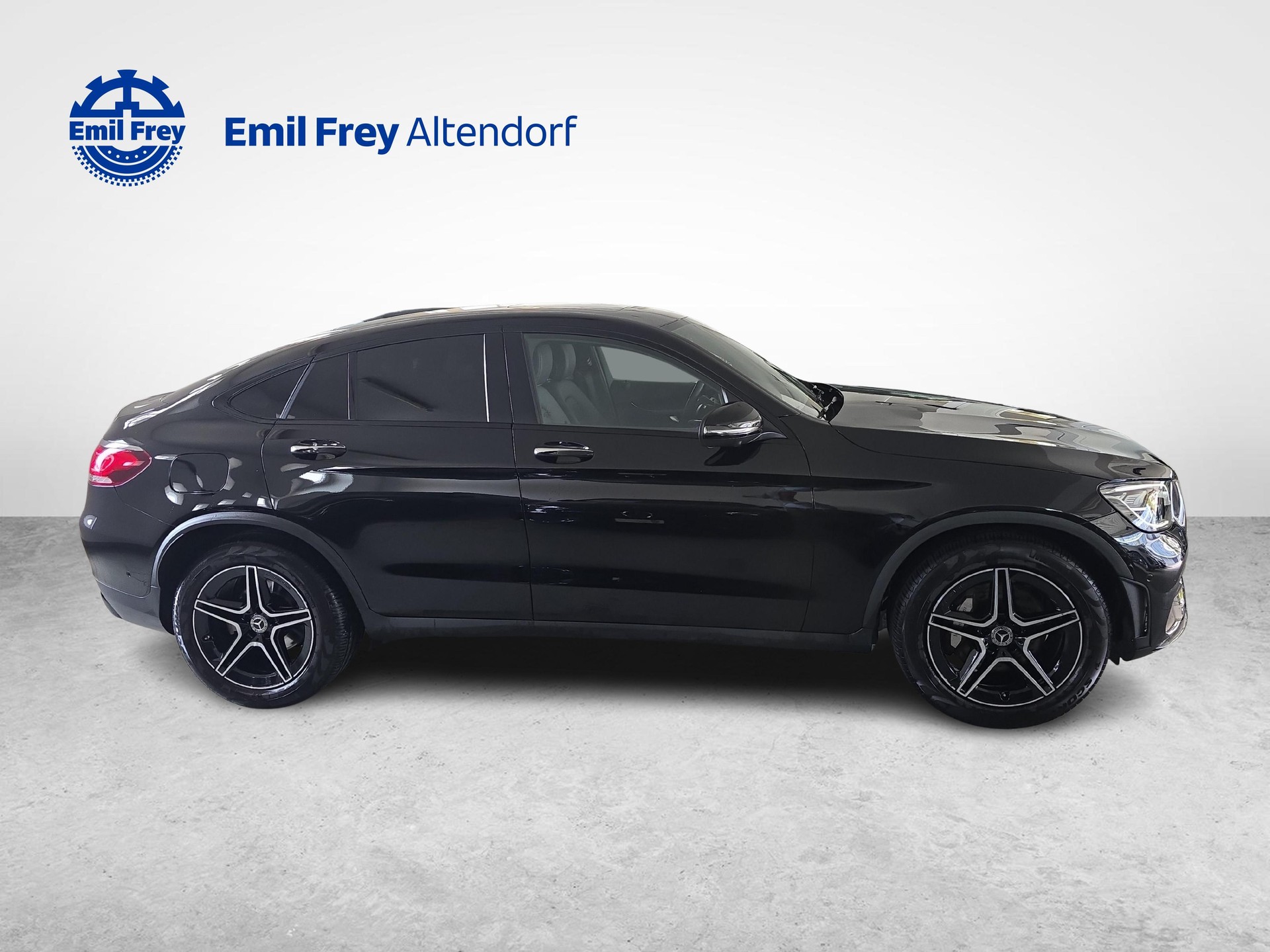 MERCEDES-BENZ GLC 200 AMG Line 4m Coupé-image-4