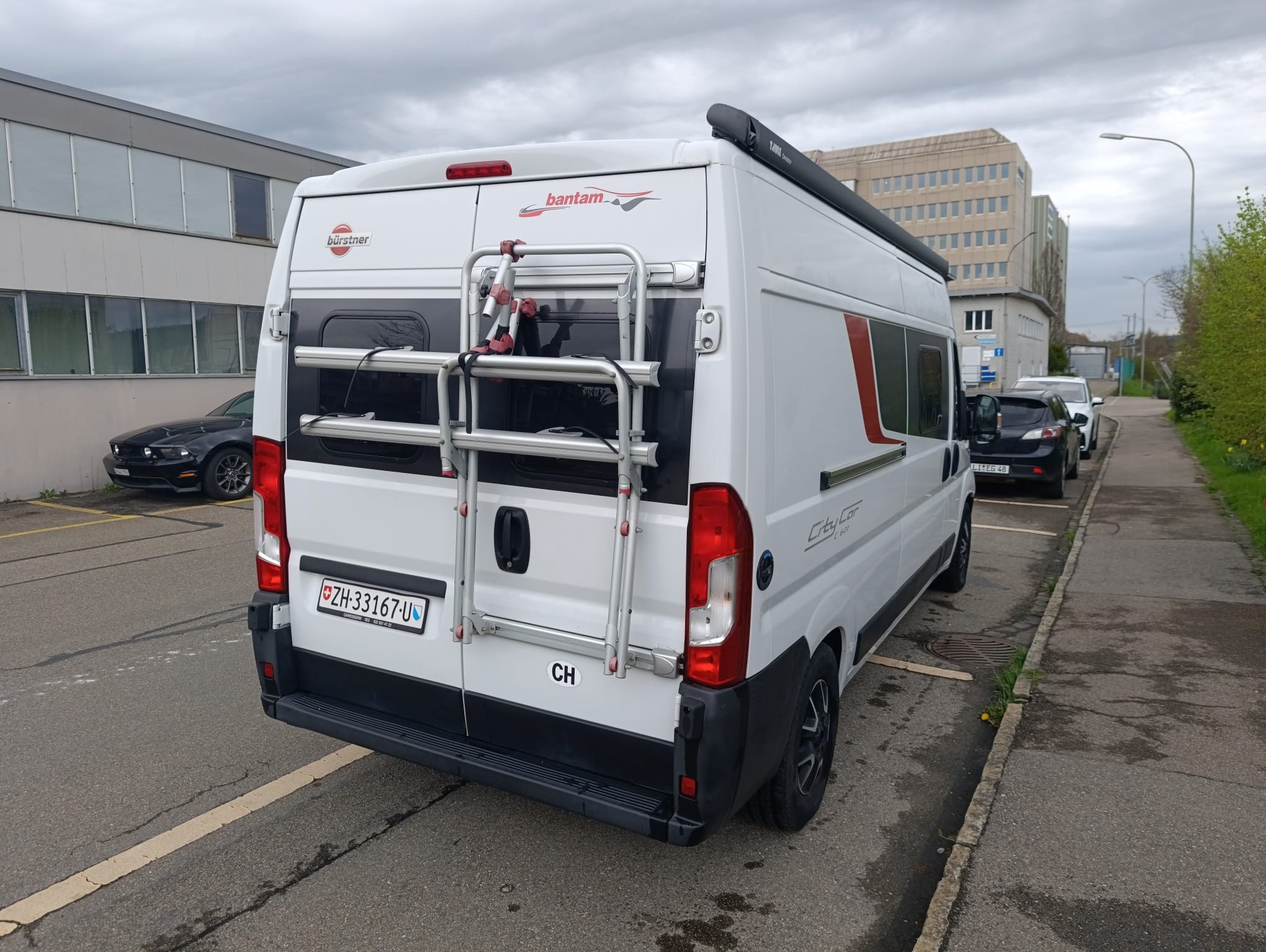 BÜRSTNER C 601 City Car *elektr. höhenverstellbare Hubbett* Face to Face Sitgruppe im Heck*Dieselheizung*6m Länge*-image-8
