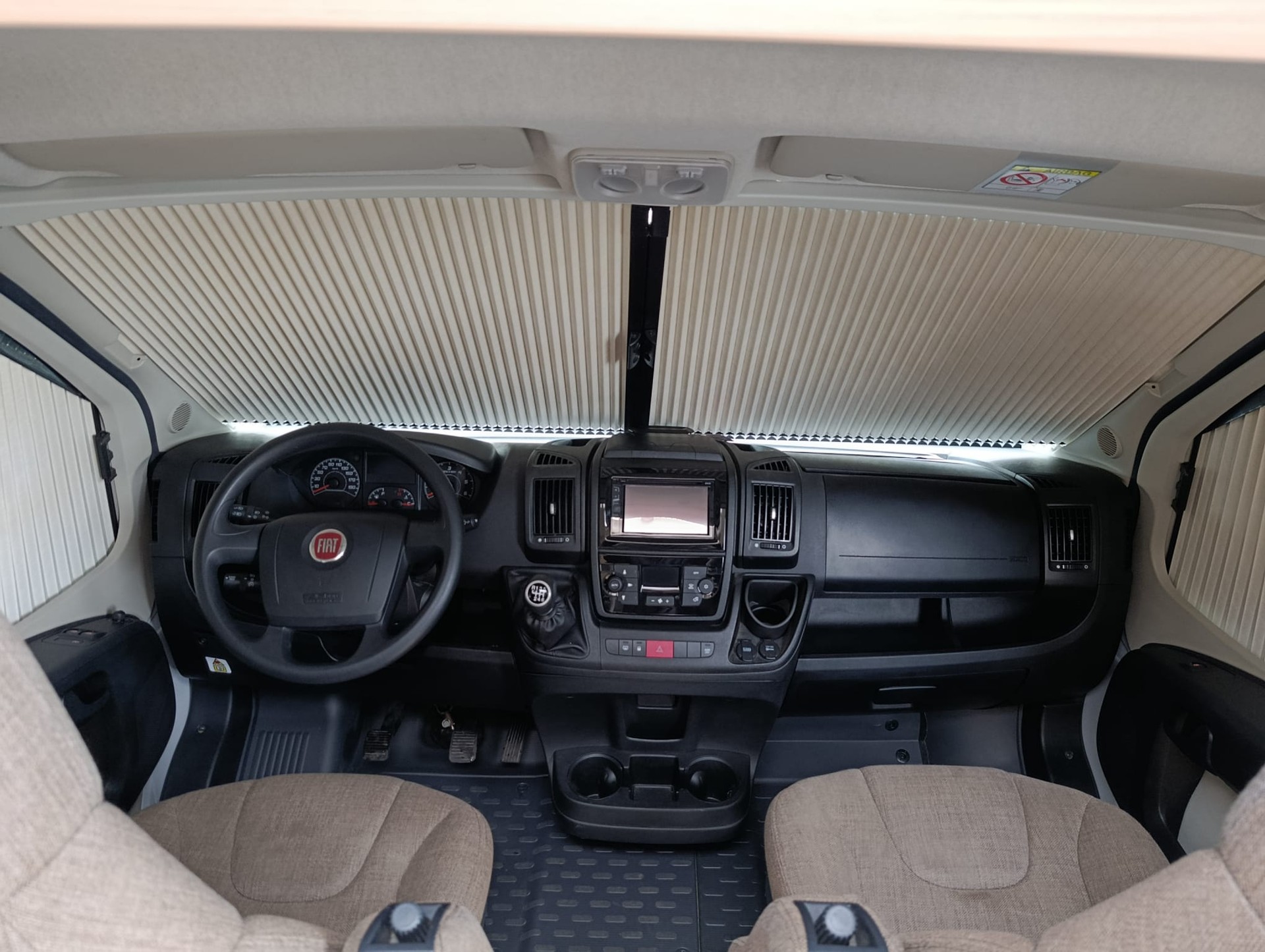 BÜRSTNER C 601 City Car *elektr. höhenverstellbare Hubbett* Face to Face Sitgruppe im Heck*Dieselheizung*6m Länge*-image-13