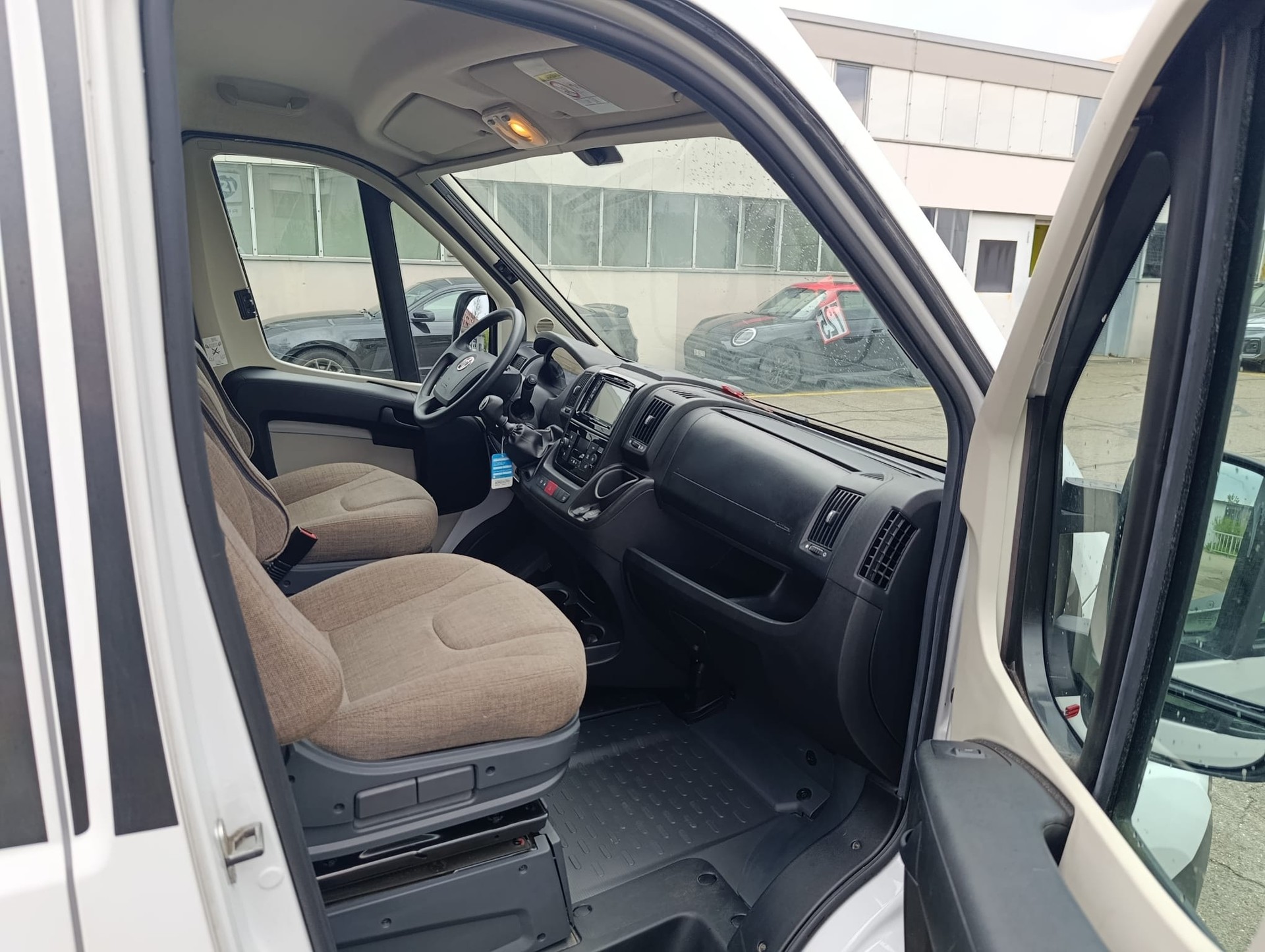BÜRSTNER C 601 City Car *elektr. höhenverstellbare Hubbett* Face to Face Sitgruppe im Heck*Dieselheizung*6m Länge*-image-12