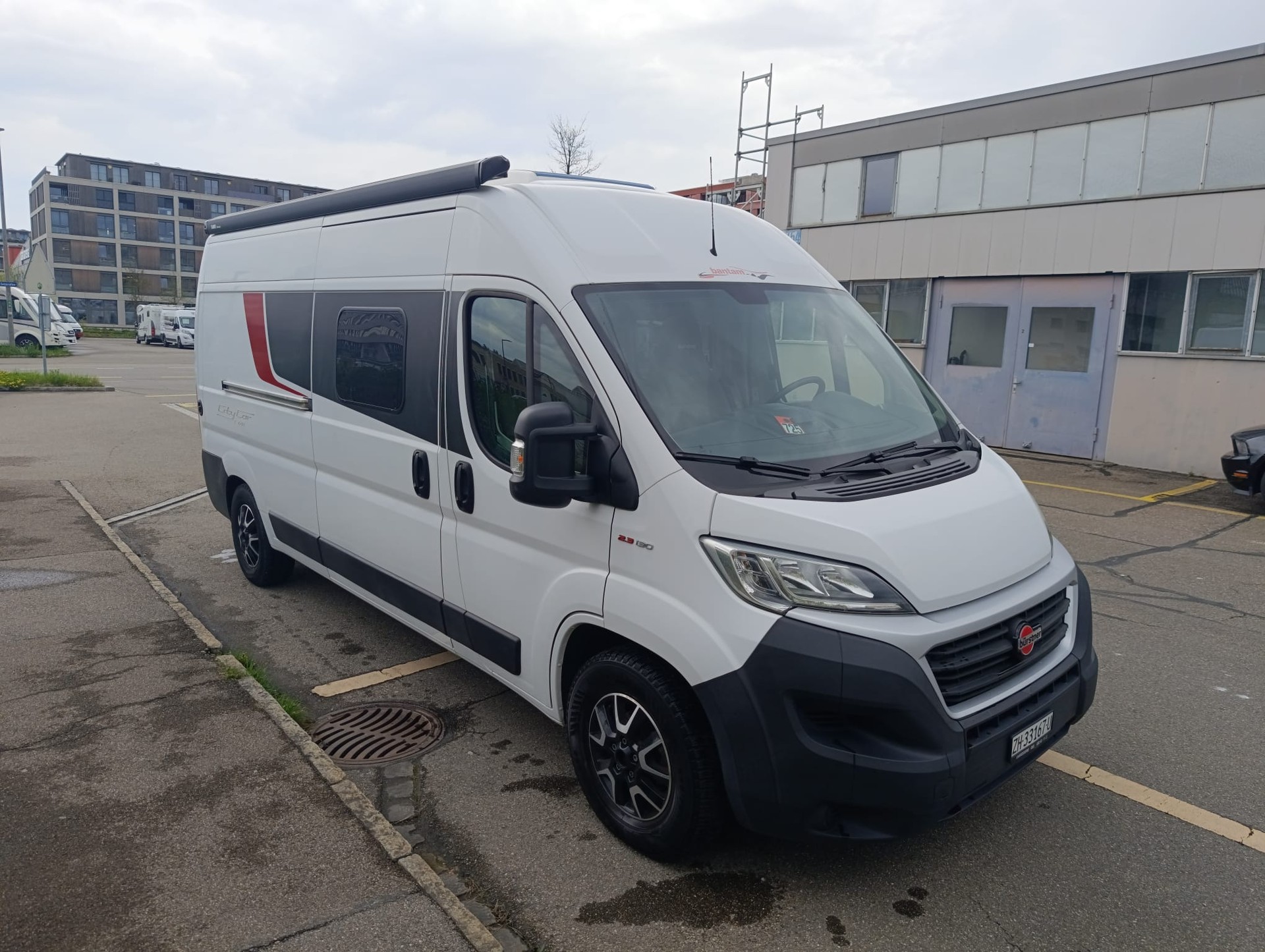 BÜRSTNER C 601 City Car *elektr. höhenverstellbare Hubbett* Face to Face Sitgruppe im Heck*Dieselheizung*6m Länge*