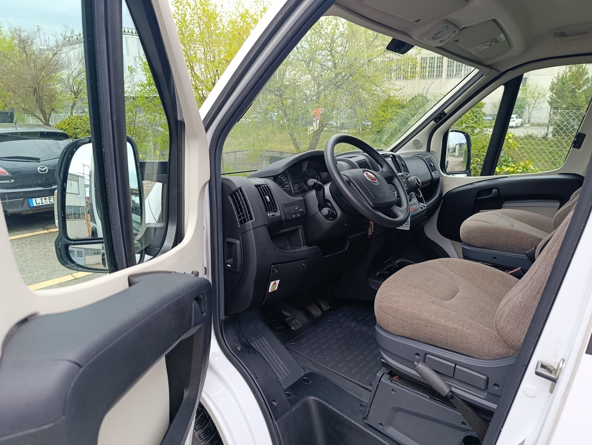 BÜRSTNER C 601 City Car *elektr. höhenverstellbare Hubbett* Face to Face Sitgruppe im Heck*Dieselheizung*6m Länge*-image-11