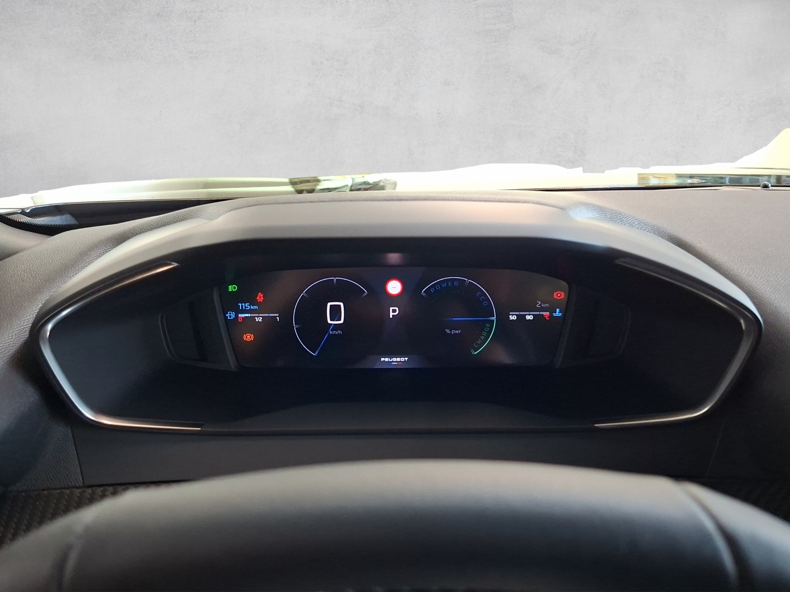 PEUGEOT 2008 1.2 Hybrid 145 Allure Premium-image-8