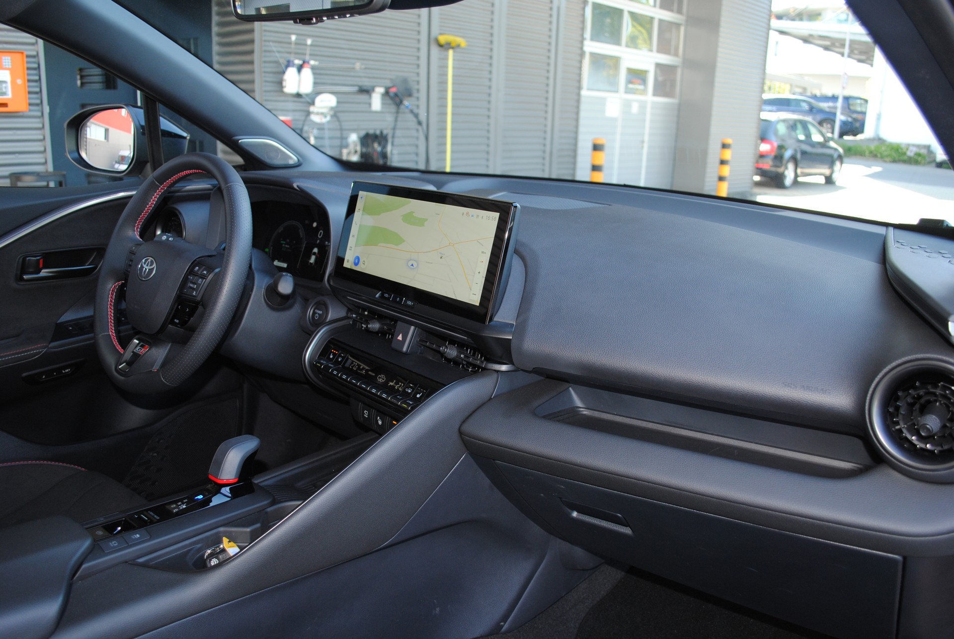 TOYOTA C-HR 2.0 HSD CVT GR Sport 4WD-image-13