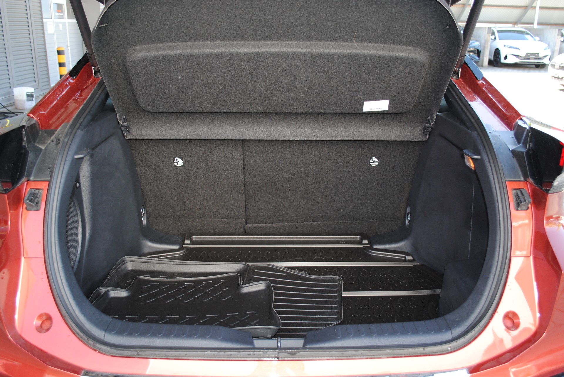 TOYOTA C-HR 2.0 HSD CVT GR Sport 4WD-image-17
