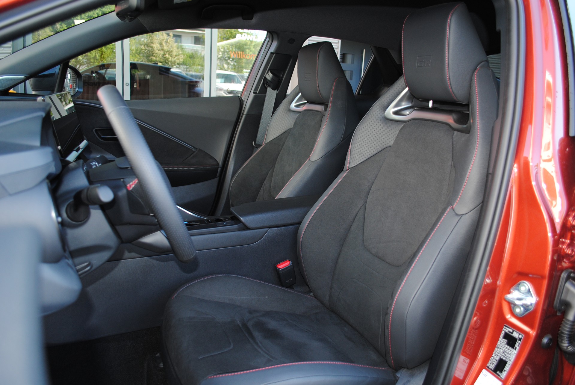 TOYOTA C-HR 2.0 HSD CVT GR Sport 4WD-image-10
