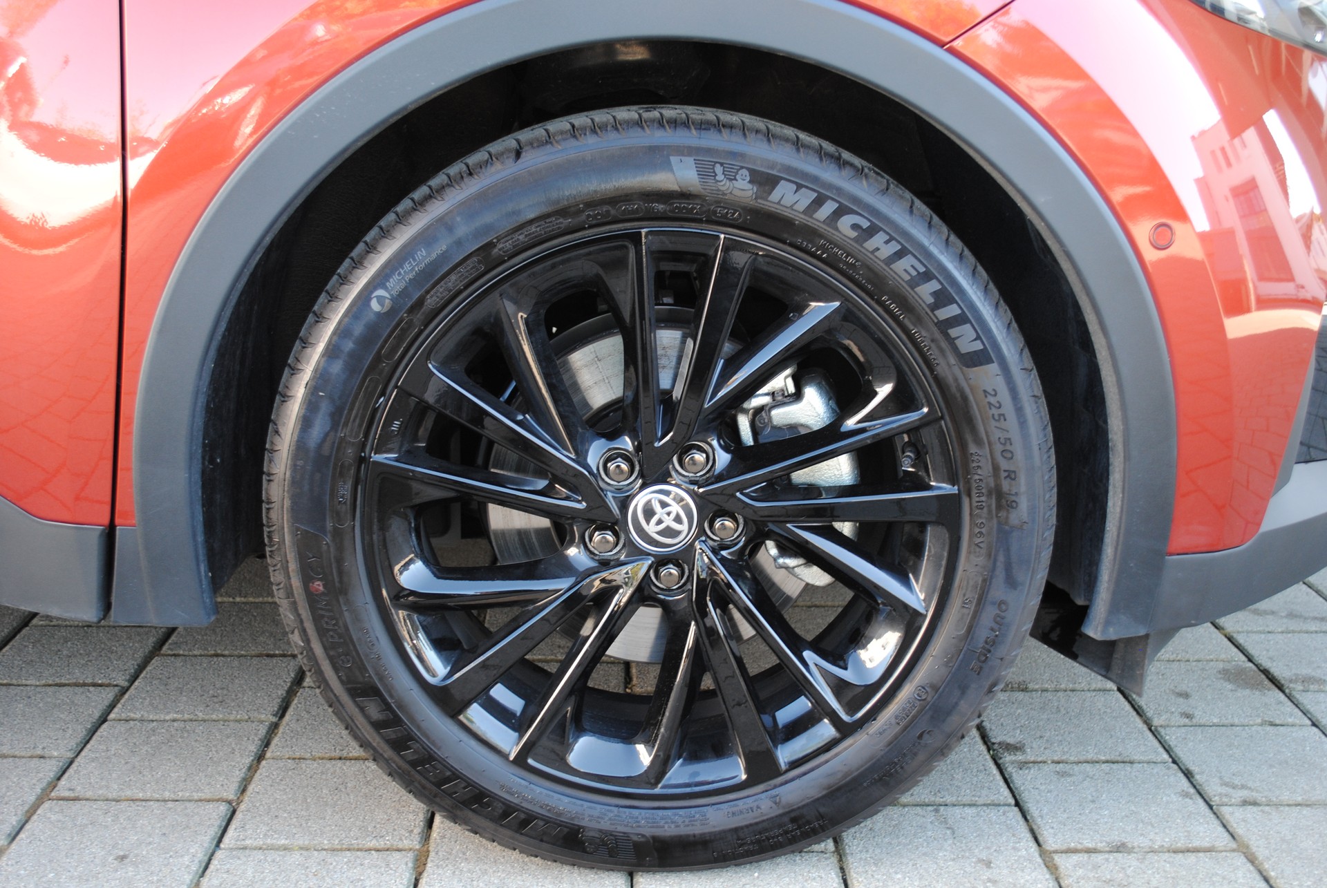 TOYOTA C-HR 2.0 HSD CVT GR Sport 4WD-image-9