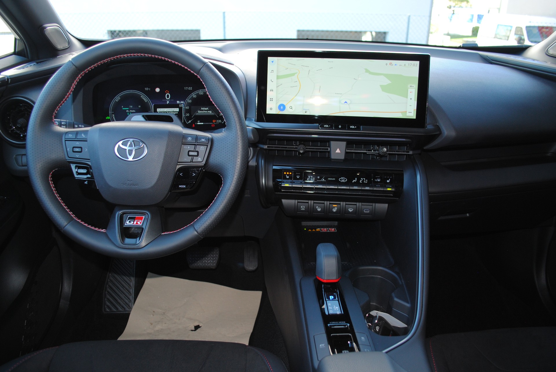 TOYOTA C-HR 2.0 HSD CVT GR Sport 4WD-image-12