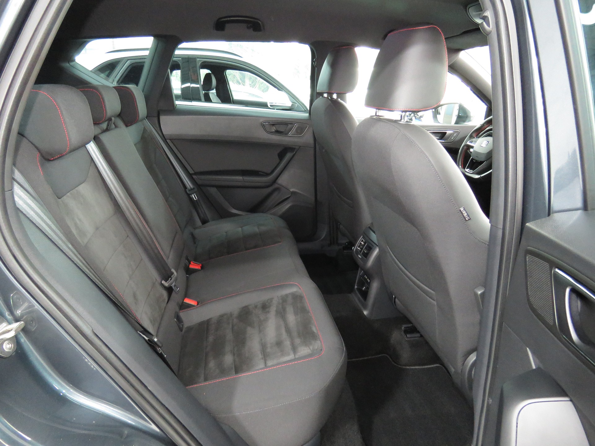 SEAT Ateca 2.0 TSI FR 4-Drive DSG (Automat)-image-12