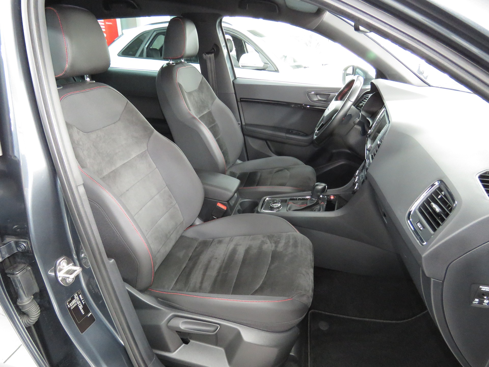 SEAT Ateca 2.0 TSI FR 4-Drive DSG (Automat)-image-11