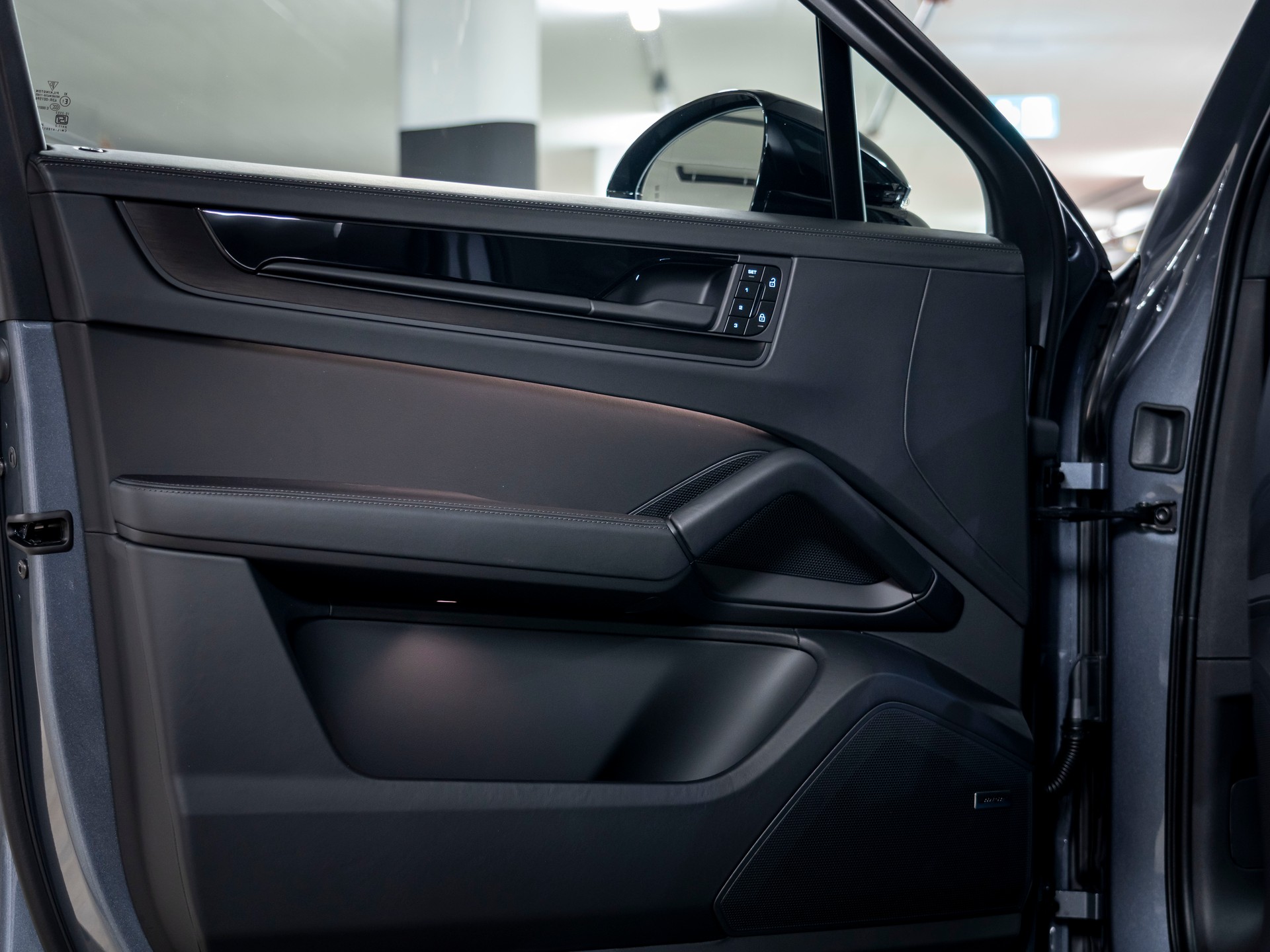 PORSCHE Cayenne Coupé E-Hybrid Black Edition Tiptronic-image-25