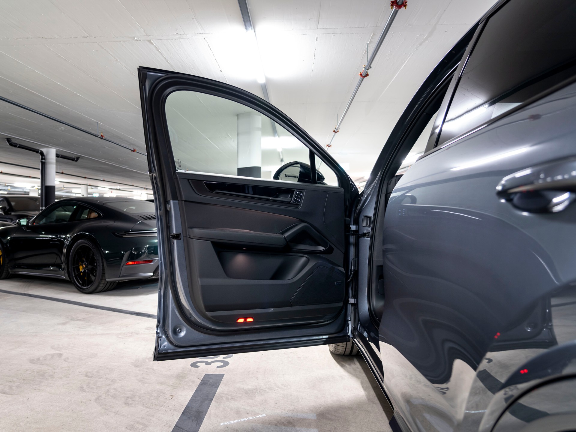 PORSCHE Cayenne Coupé E-Hybrid Black Edition Tiptronic-image-26