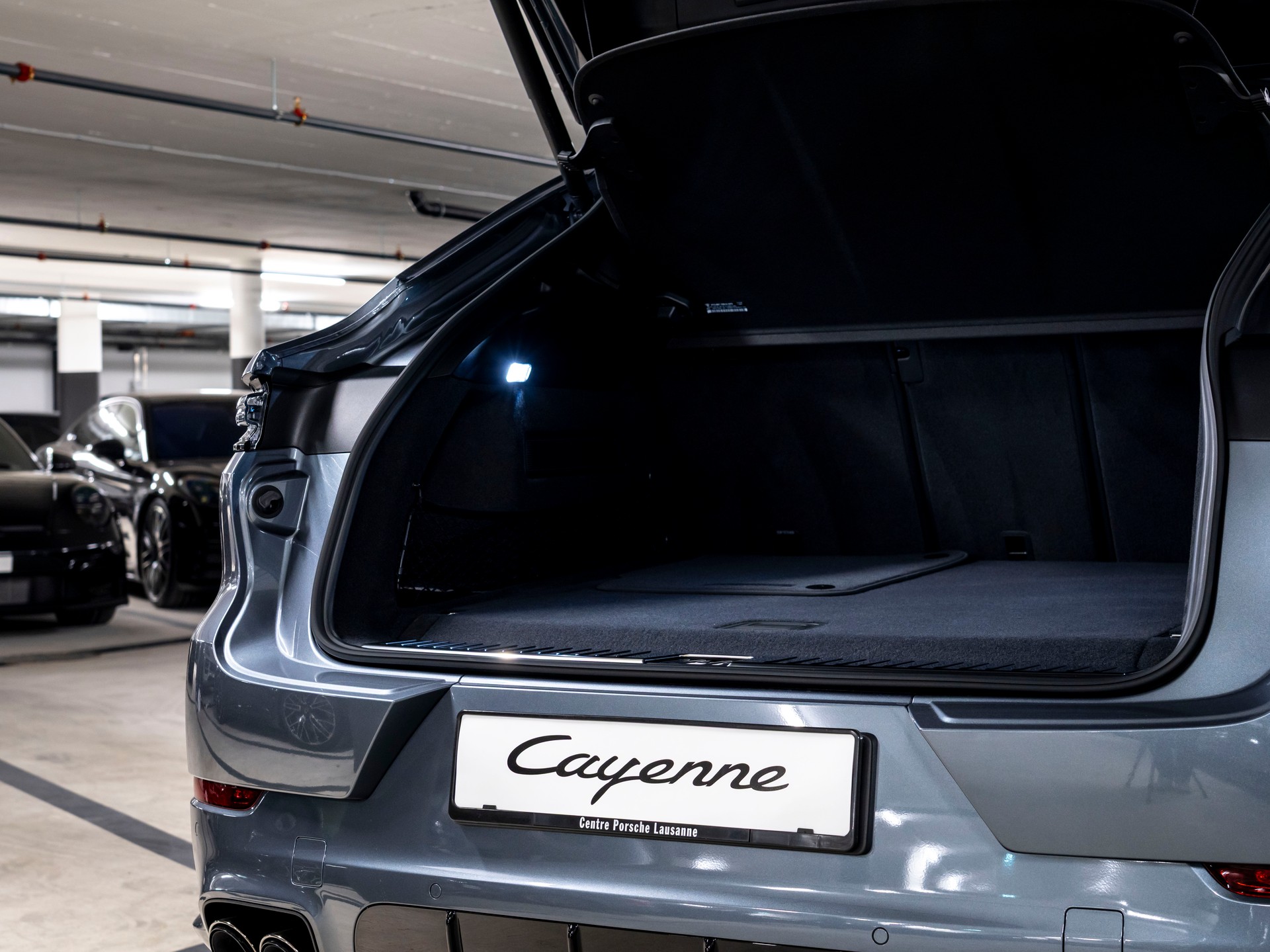 PORSCHE Cayenne Coupé E-Hybrid Black Edition Tiptronic-image-19