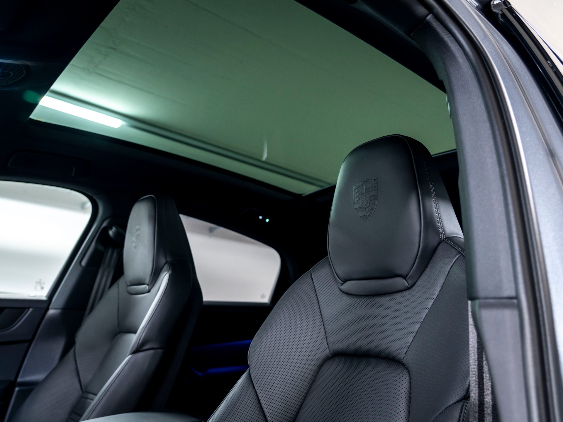 PORSCHE Cayenne Coupé E-Hybrid Black Edition Tiptronic-image-21
