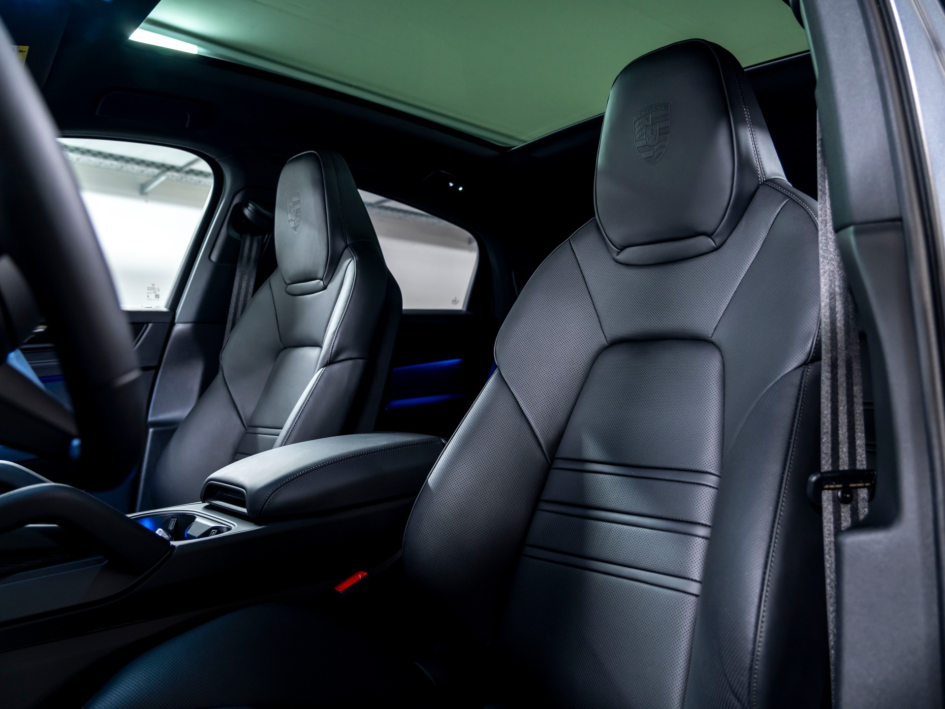 PORSCHE Cayenne Coupé E-Hybrid Black Edition Tiptronic-image-17