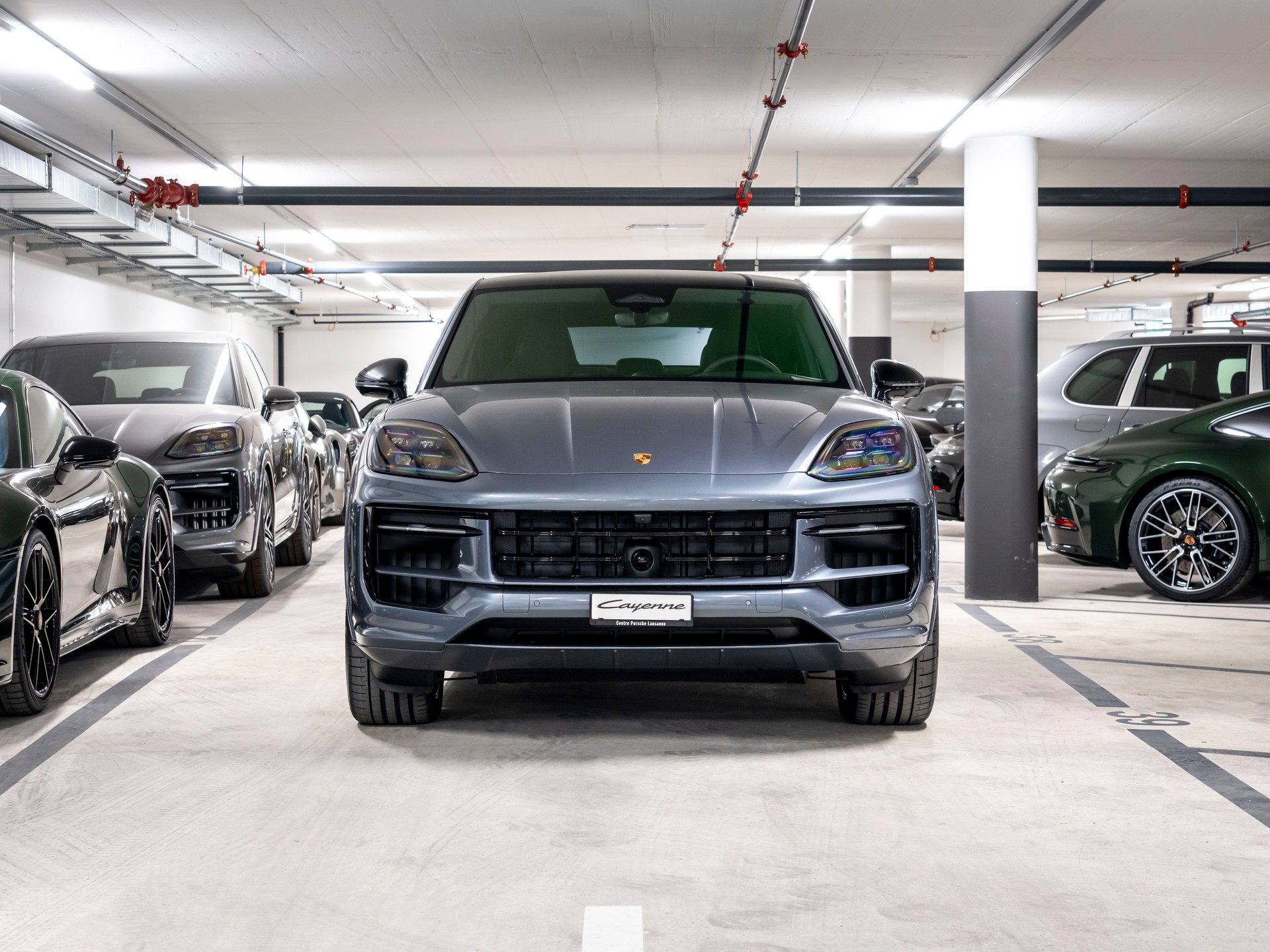 PORSCHE Cayenne Coupé E-Hybrid Black Edition Tiptronic-showroom-element-3