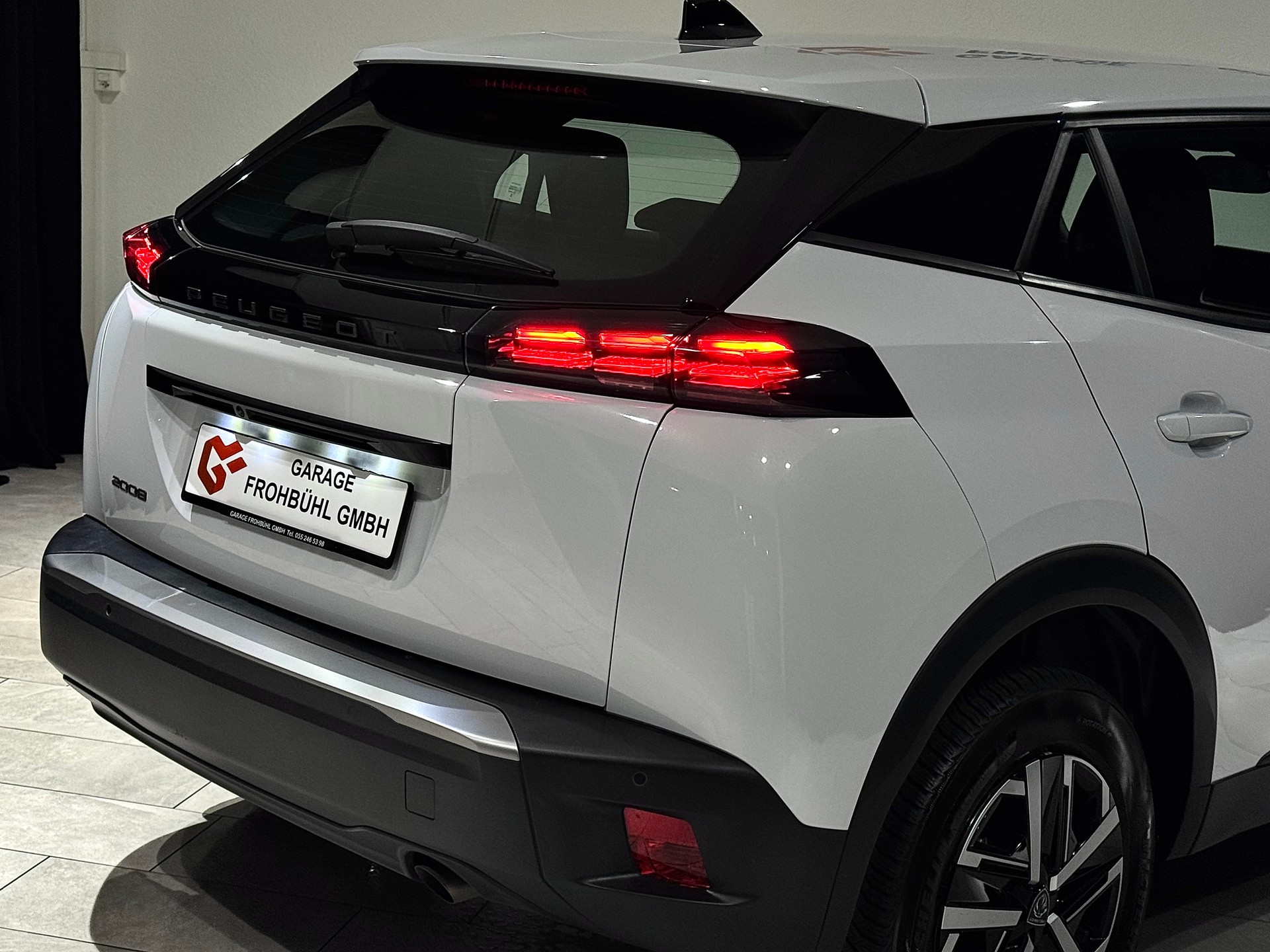PEUGEOT 2008 1.2 PureTech Active Pack | CH | 1.Hand |-image-9