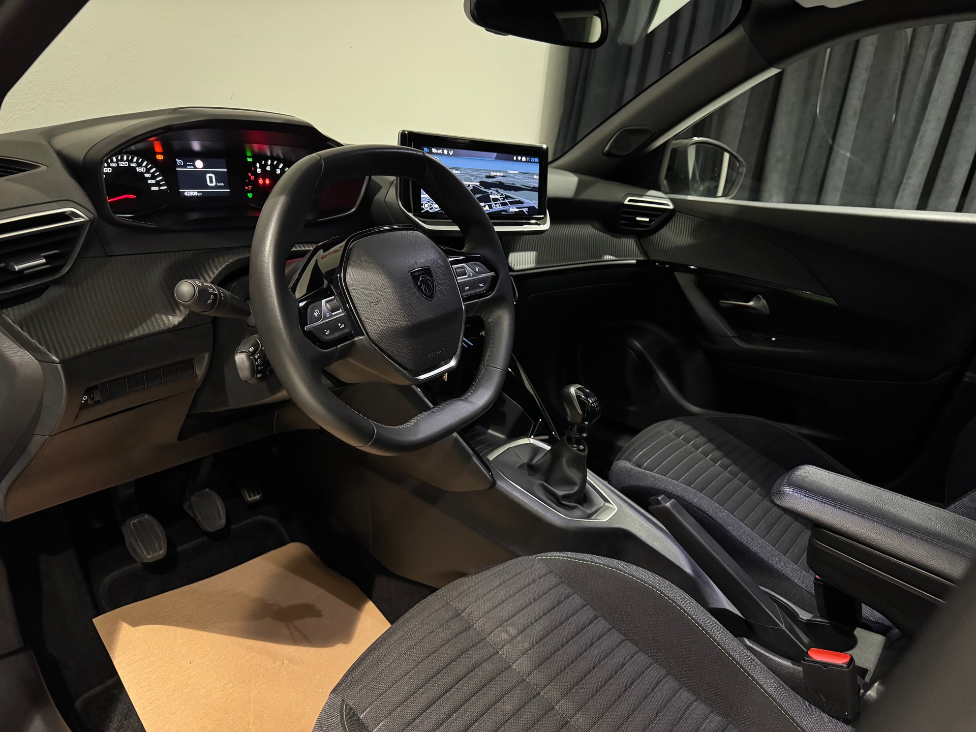 PEUGEOT 2008 1.2 PureTech Active Pack | CH | 1.Hand |-image-10