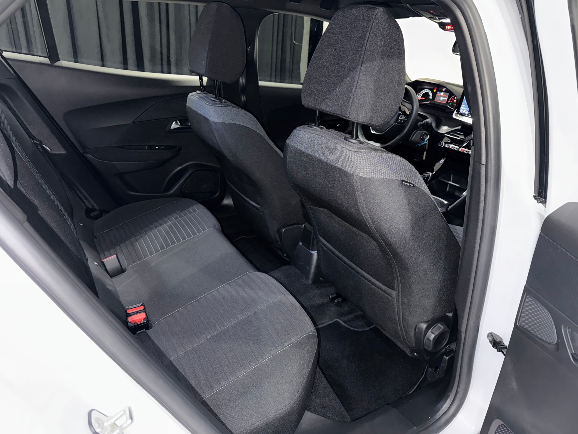 PEUGEOT 2008 1.2 PureTech Active Pack | CH | 1.Hand |-image-14