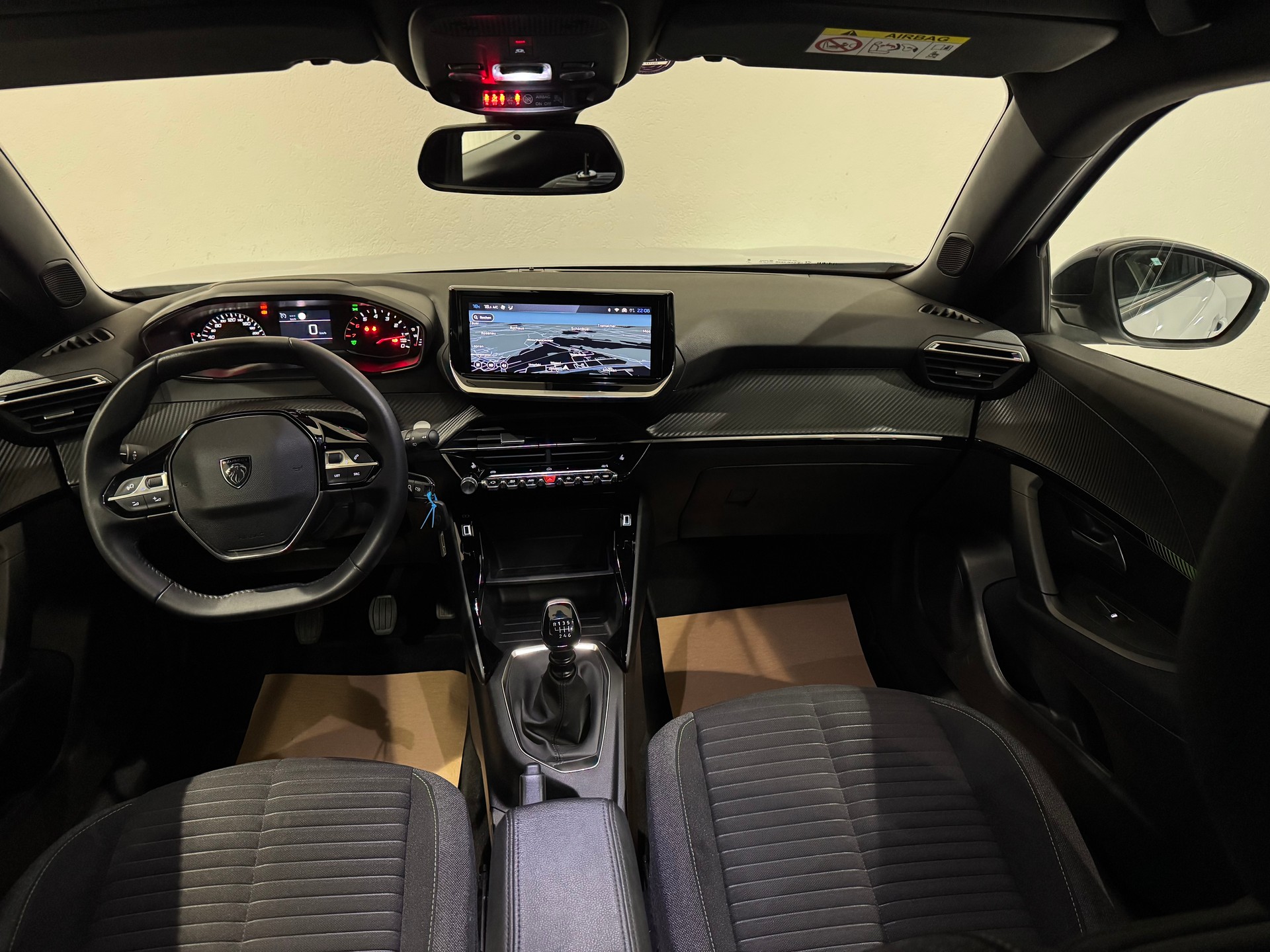 PEUGEOT 2008 1.2 PureTech Active Pack | CH | 1.Hand |-image-12
