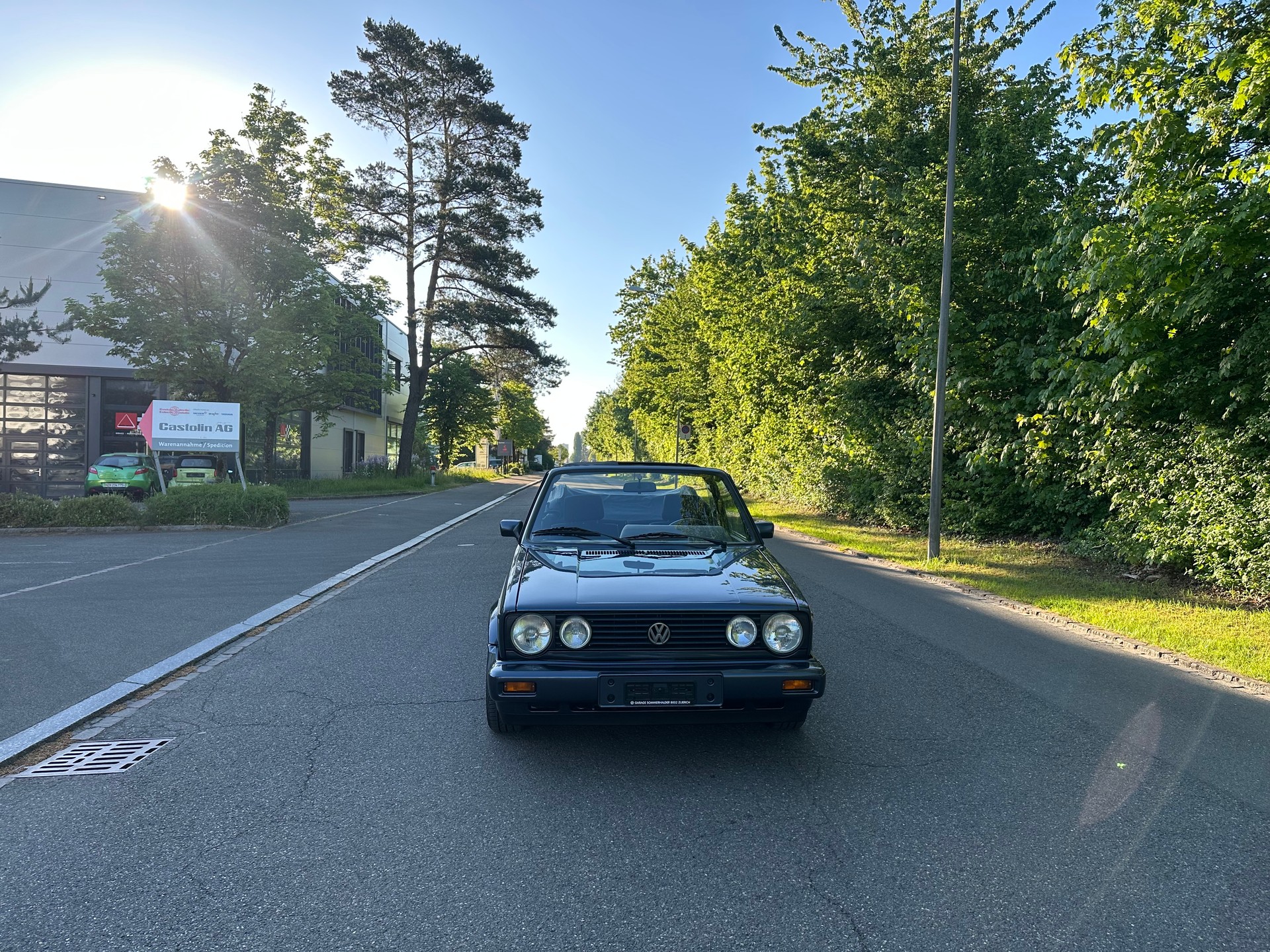 VW Golf Cabriolet 1800 (Night Blue Special)-image-1