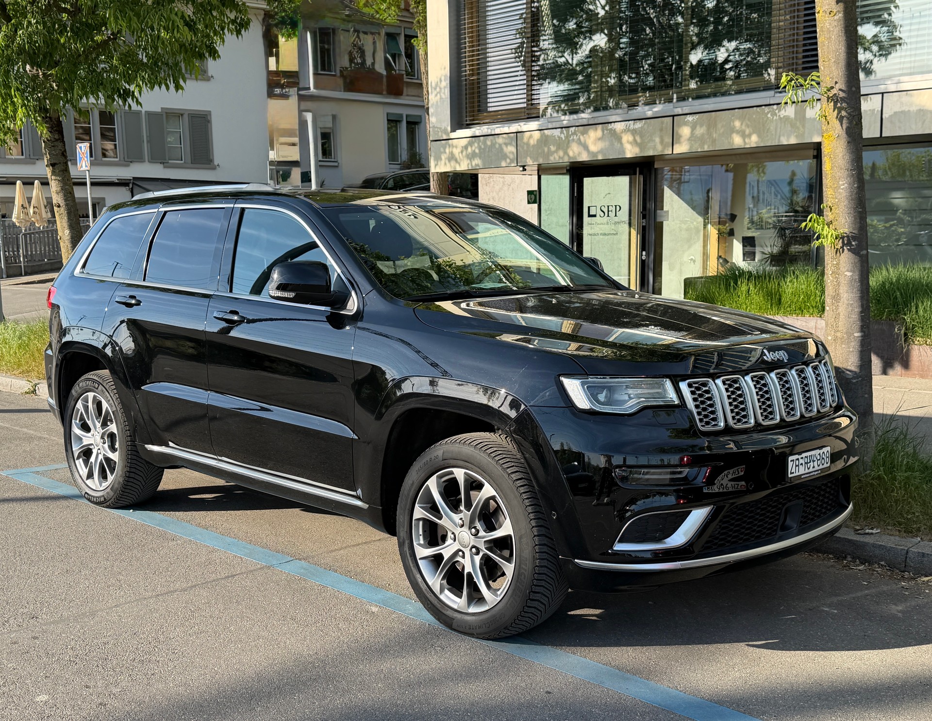 JEEP Grand Cherokee 3.0 CRD Summit Automatic-image-1