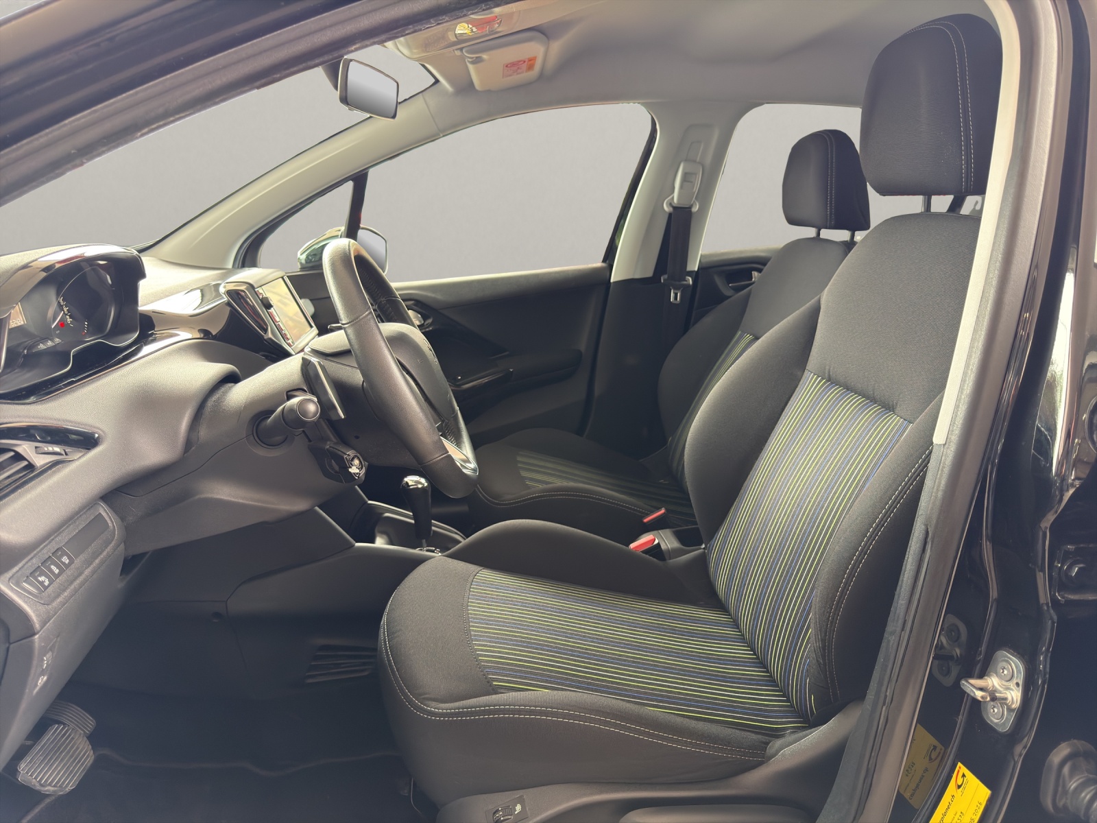 PEUGEOT 208 1.2 PureTech Urban S. EGS S/S-image-7