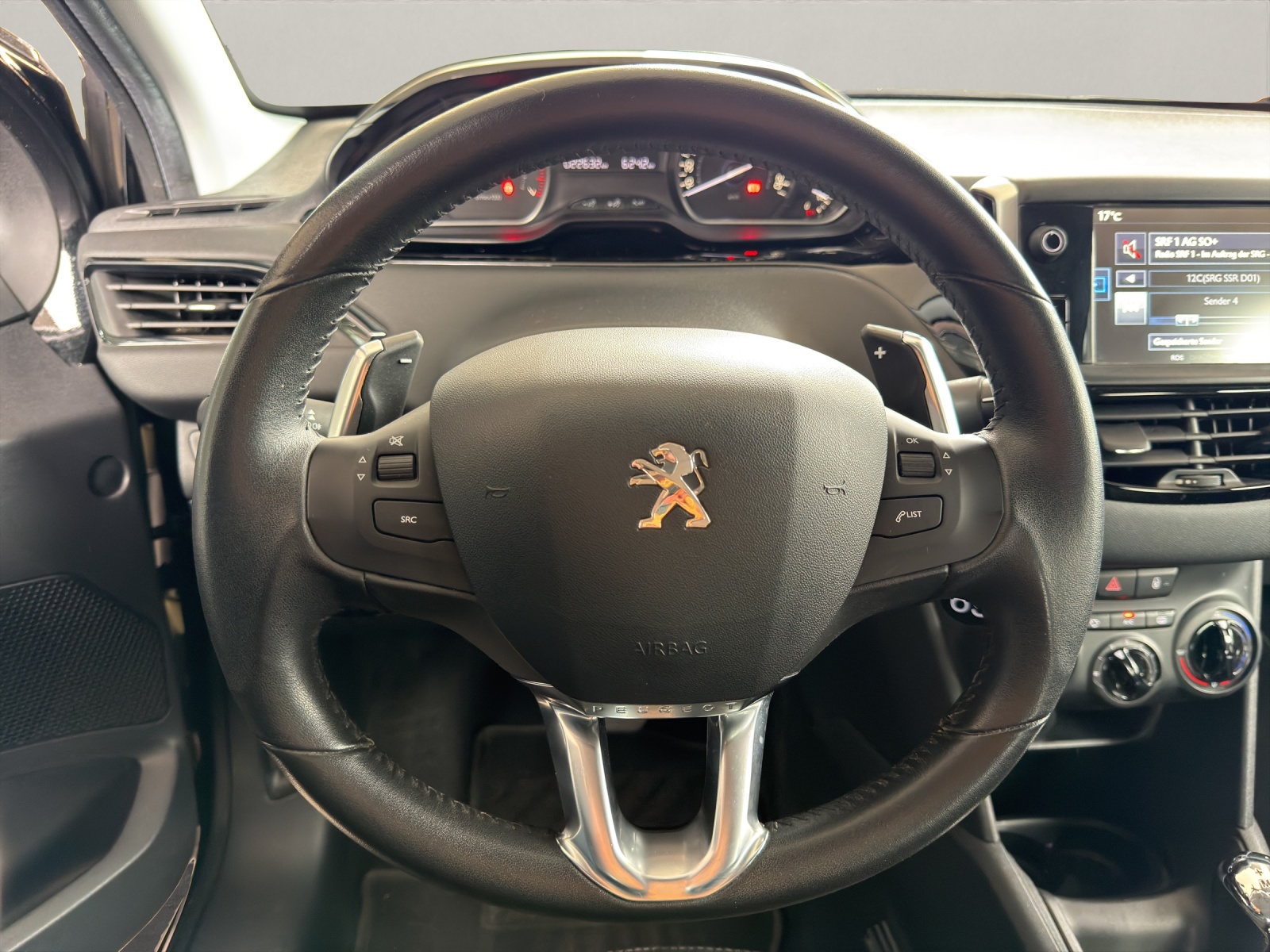 PEUGEOT 208 1.2 PureTech Urban S. EGS S/S-image-10