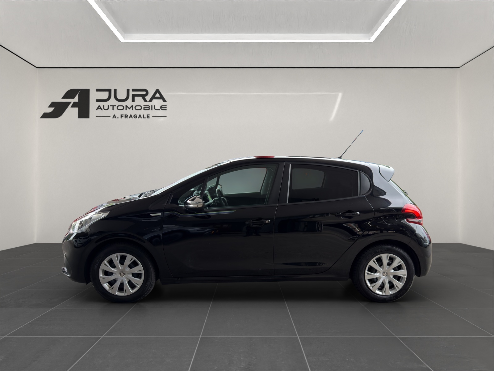 PEUGEOT 208 1.2 PureTech Urban S. EGS S/S-image-3