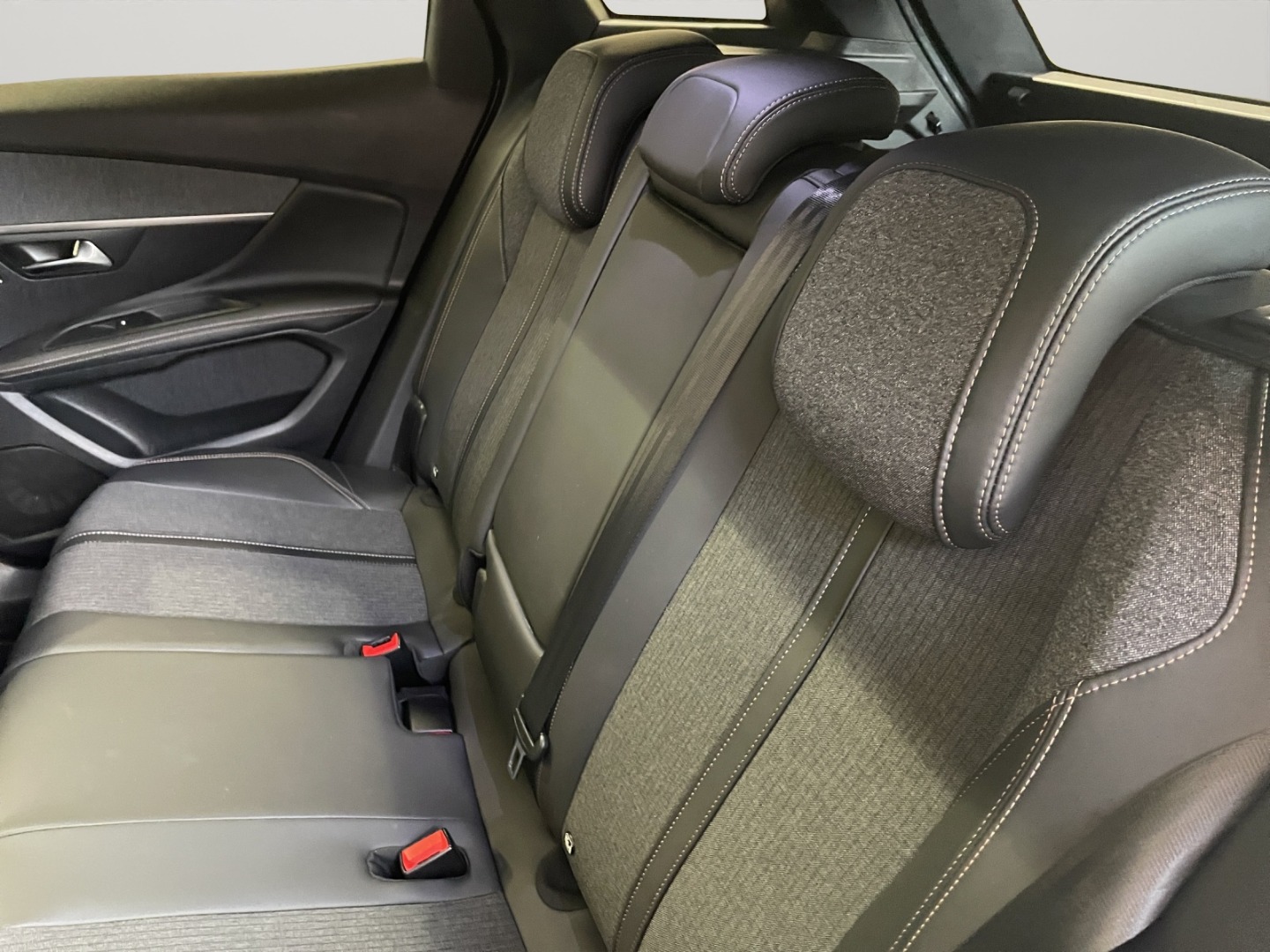 PEUGEOT 3008 1.6 BlueHDi GT Line-image-7