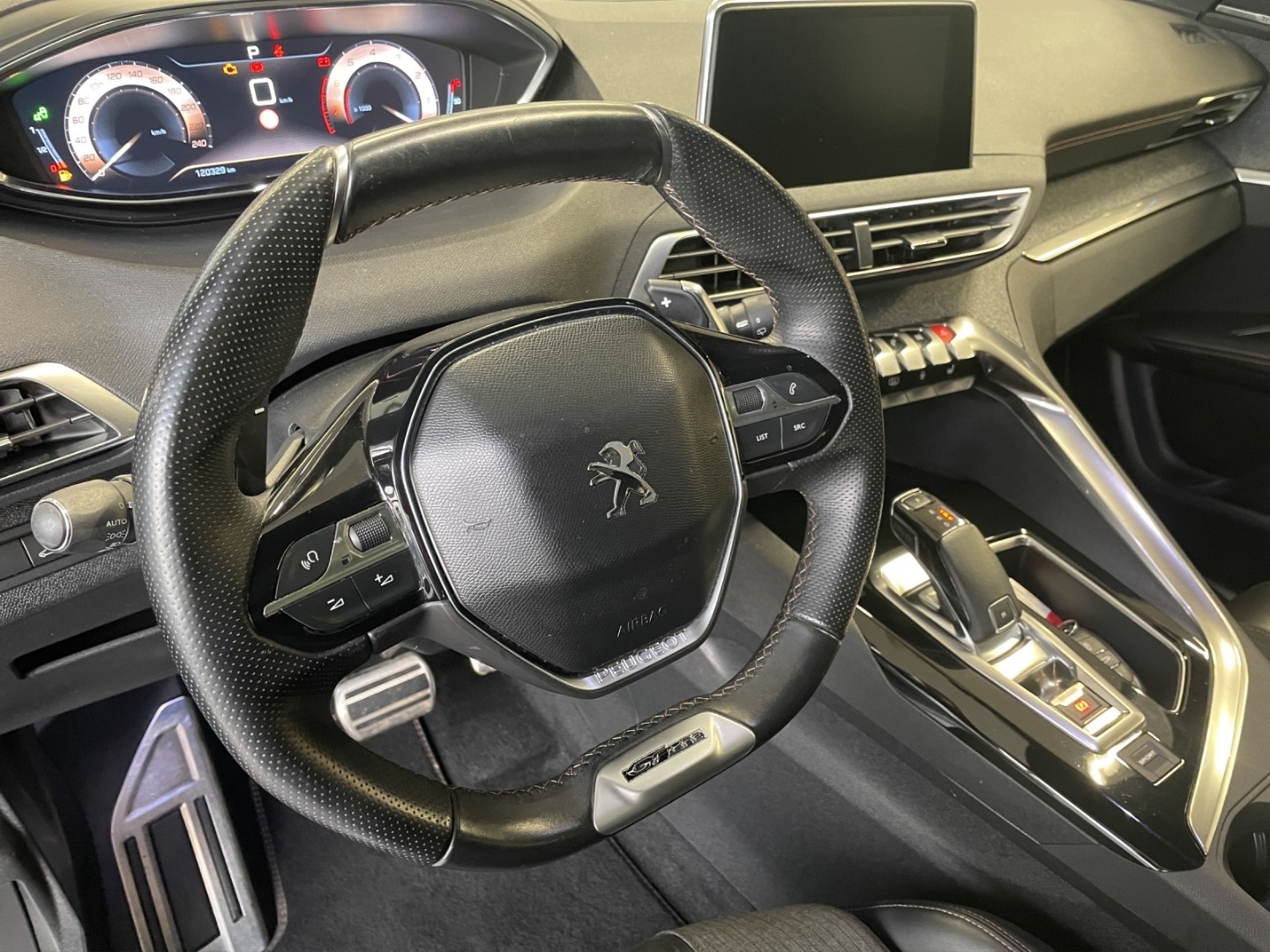 PEUGEOT 3008 1.6 BlueHDi GT Line-image-12
