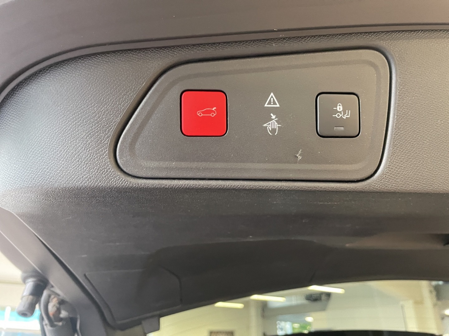 PEUGEOT 3008 1.6 BlueHDi GT Line-image-11