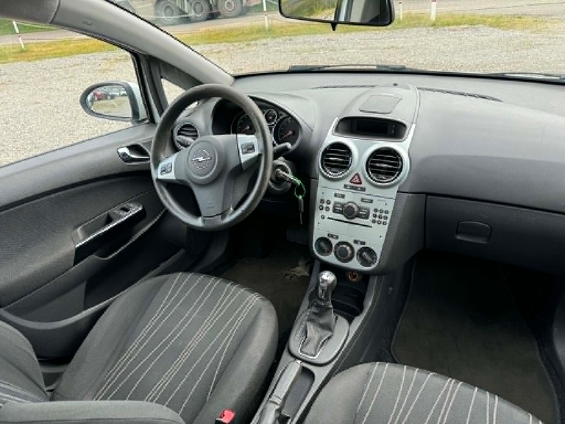 OPEL Corsa 1.4 TP Color Edition Automatic-image-3
