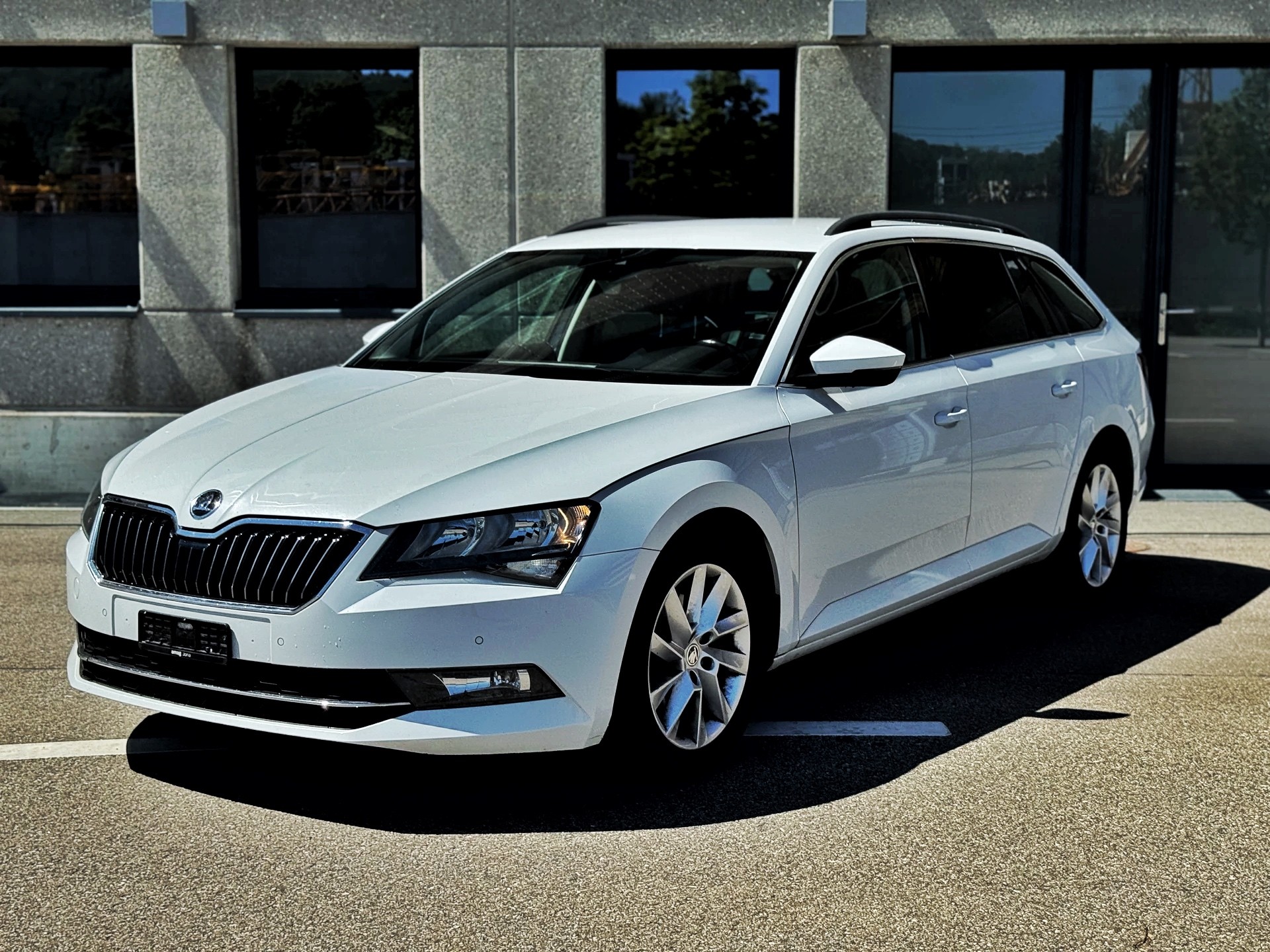 SKODA Superb Combi 2.0 TDi Ambition 4x4 DSG
