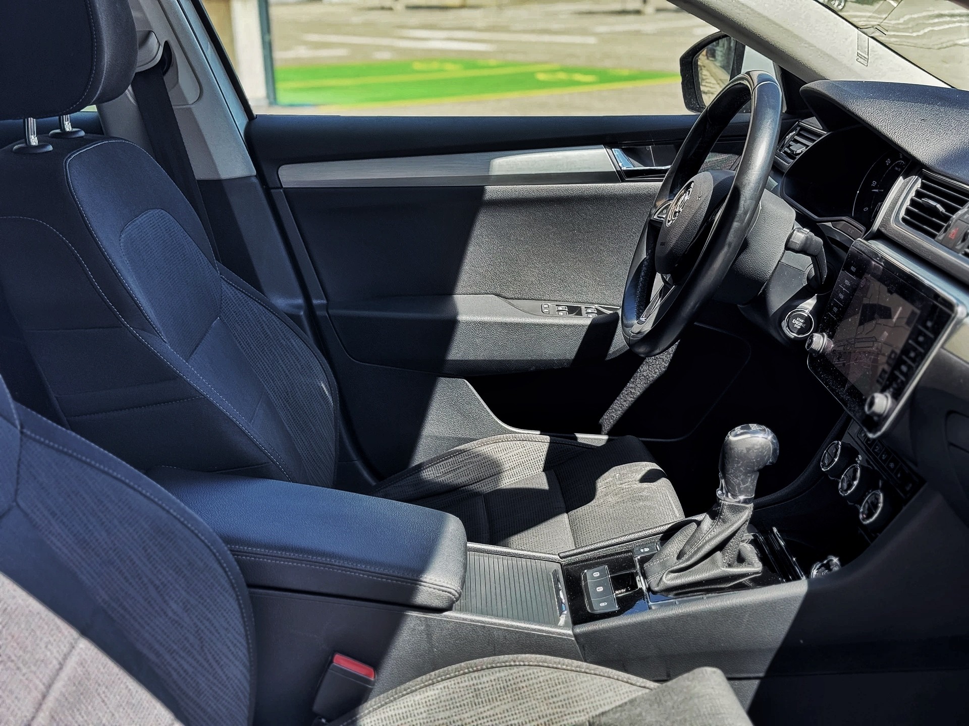 SKODA Superb Combi 2.0 TDi Ambition 4x4 DSG-image-23