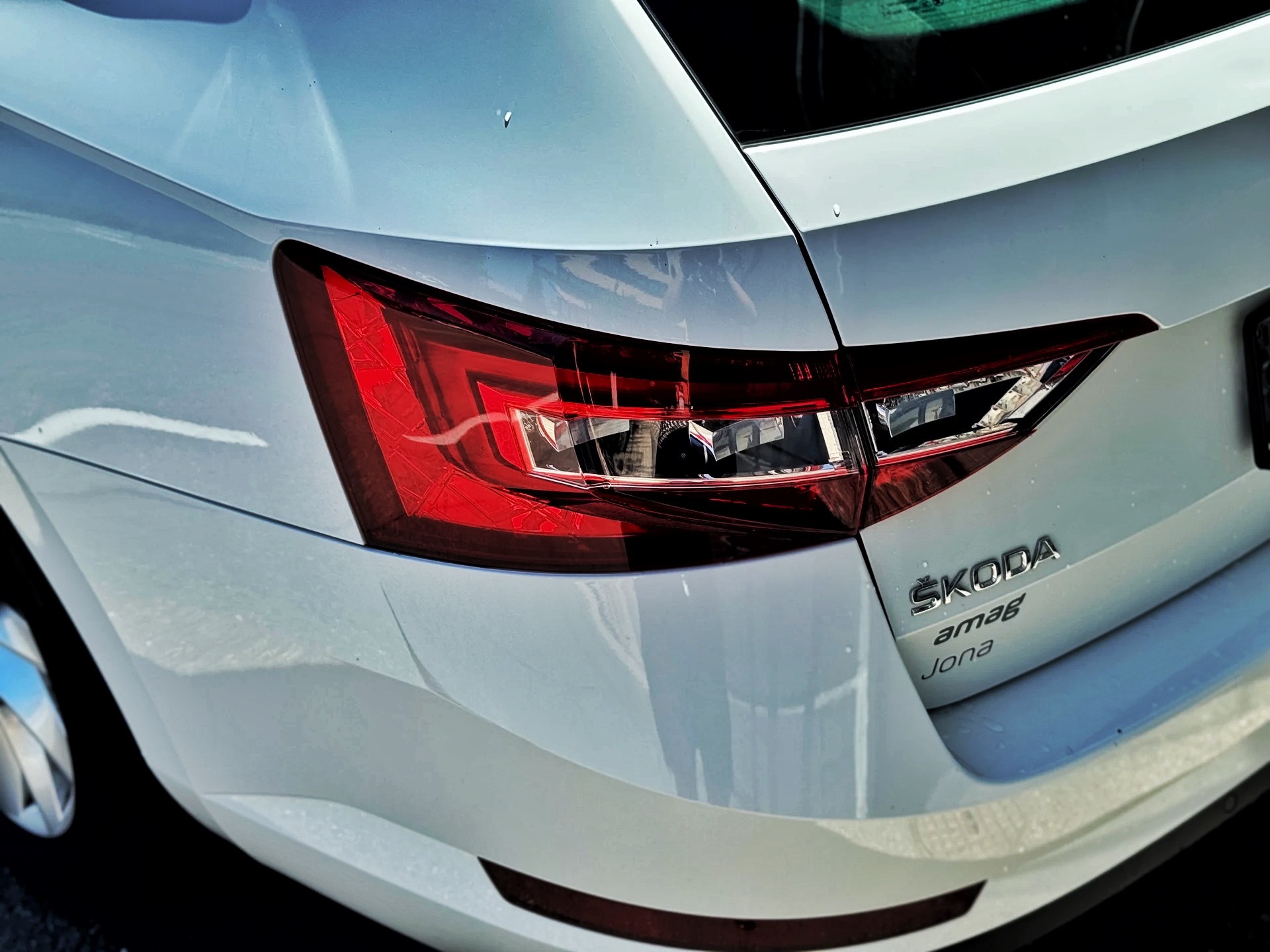 SKODA Superb Combi 2.0 TDi Ambition 4x4 DSG-image-8