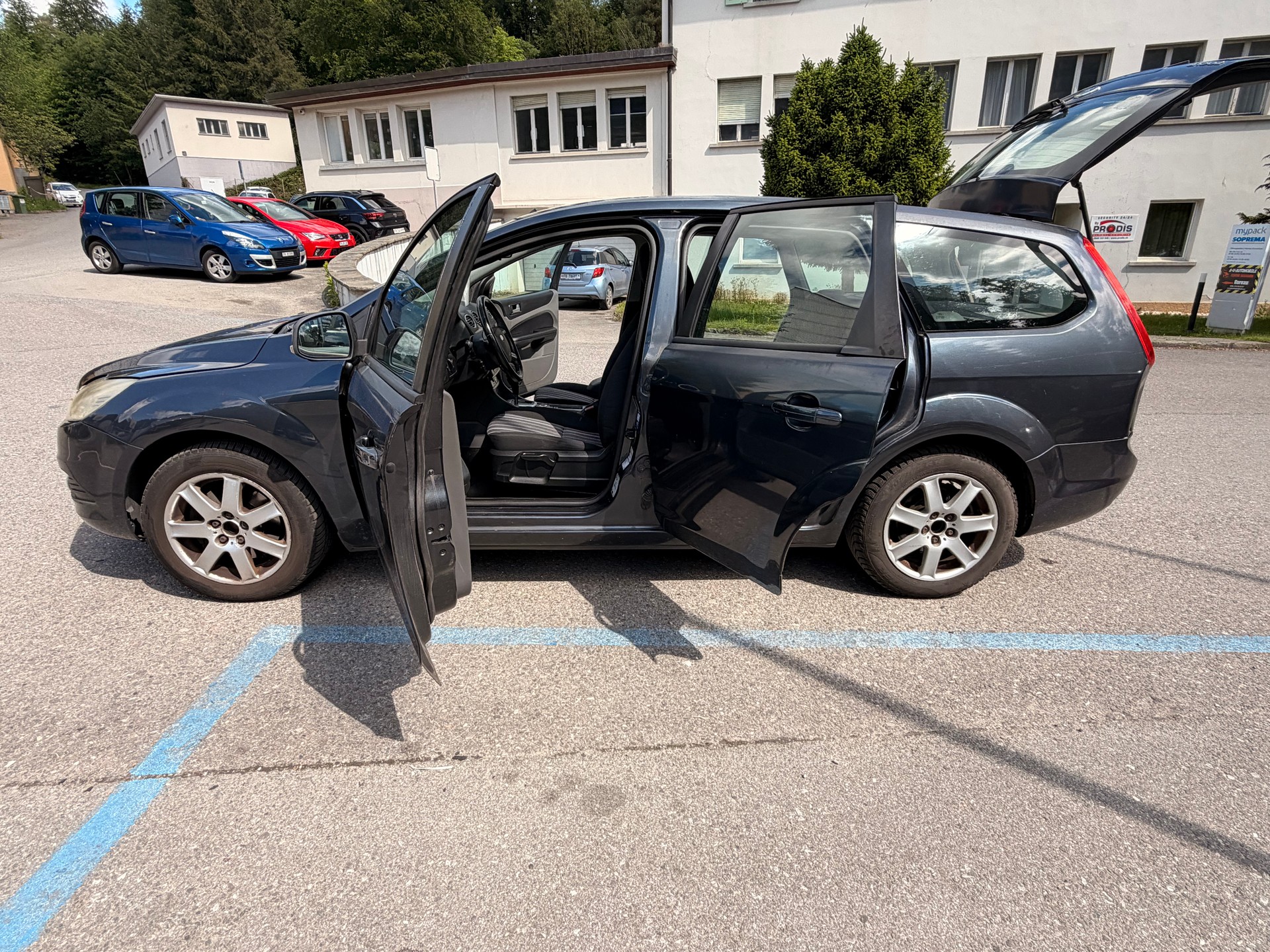 FORD Focus 2.0i Carving Automatic-image-16
