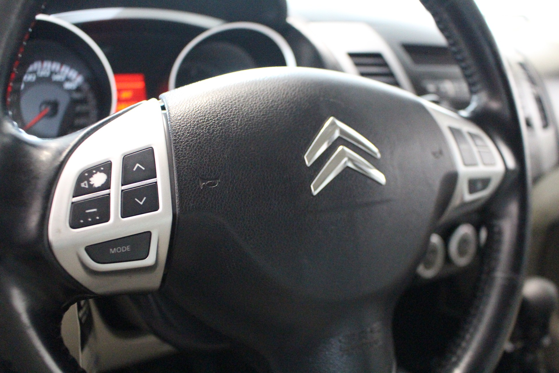 CITROEN C-Crosser 2.2 16V HDi Exclusive-image-15