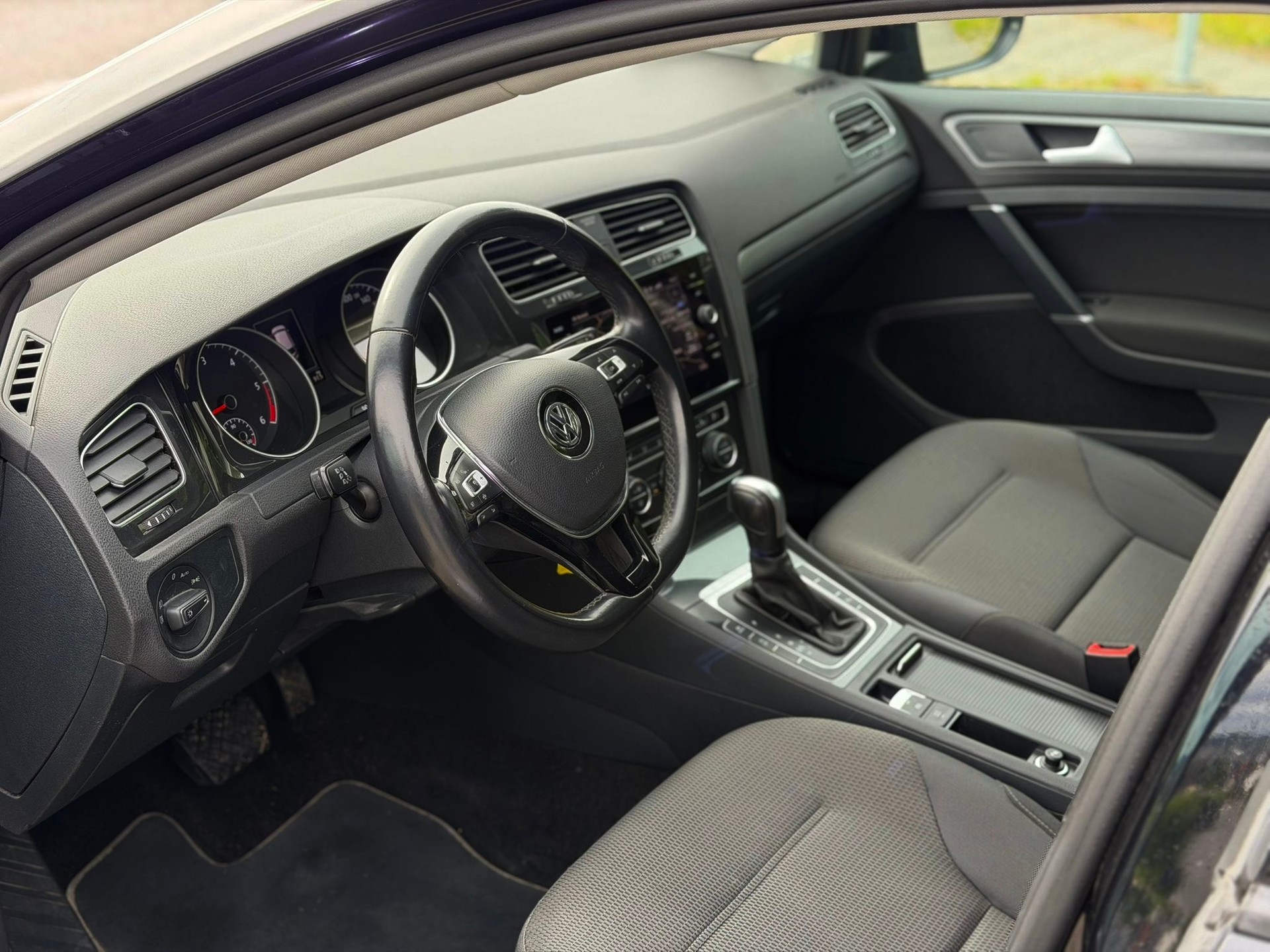 VW Golf 2.0 TDI Comfortline DSG-image-5