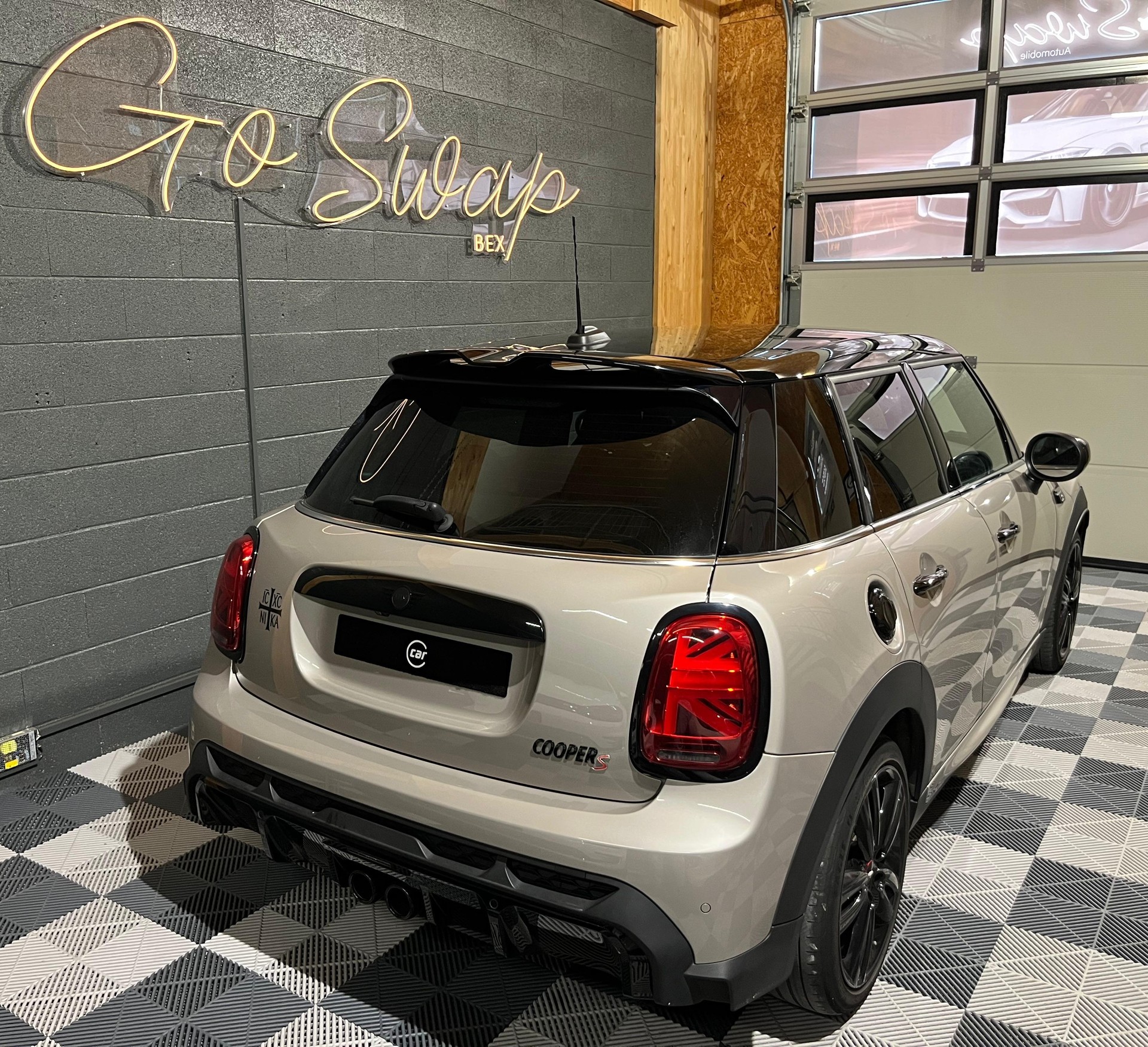 MINI Cooper S Steptronic DKG-showroom-element-3