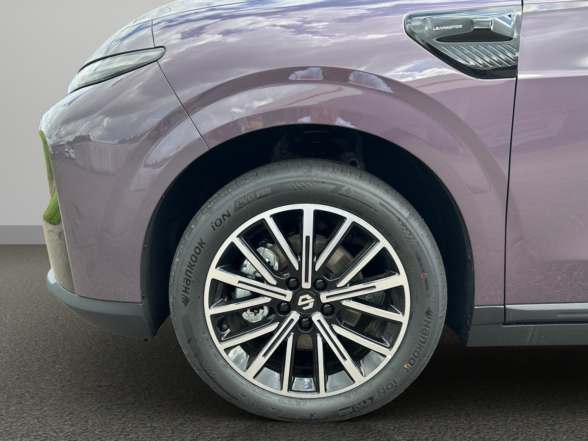 LEAPMOTOR B10 1.5 Hybrid EV-image-7
