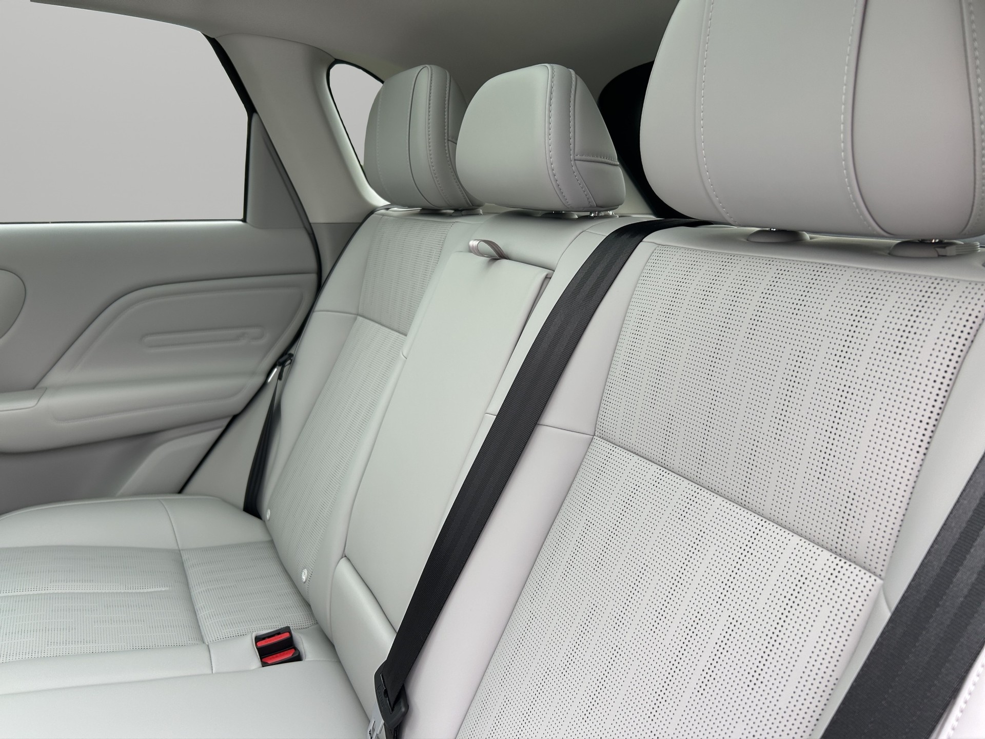 LEAPMOTOR B10 1.5 Hybrid EV-image-5