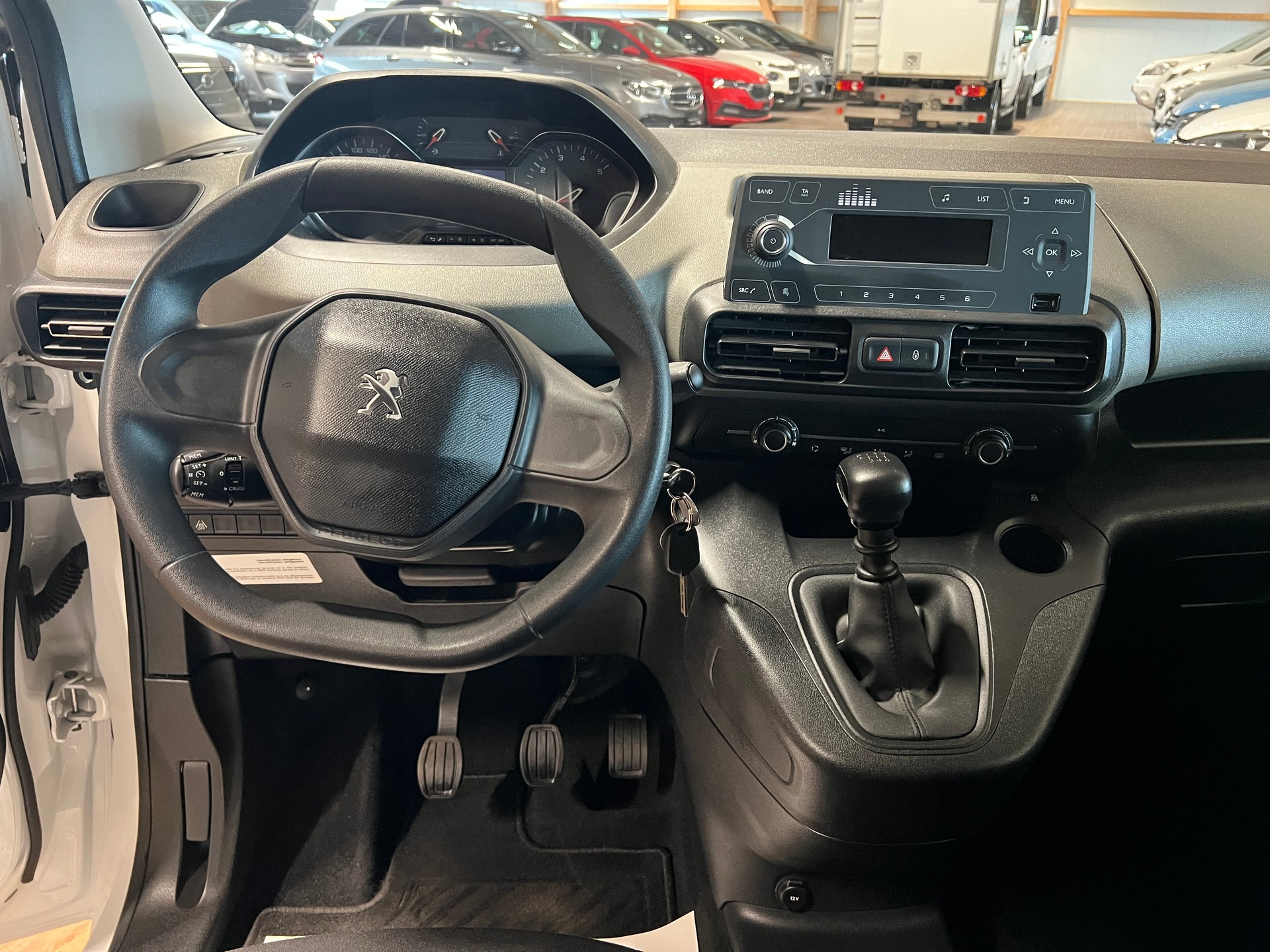 PEUGEOT Rifter 1.2 PureTech Allure-image-10